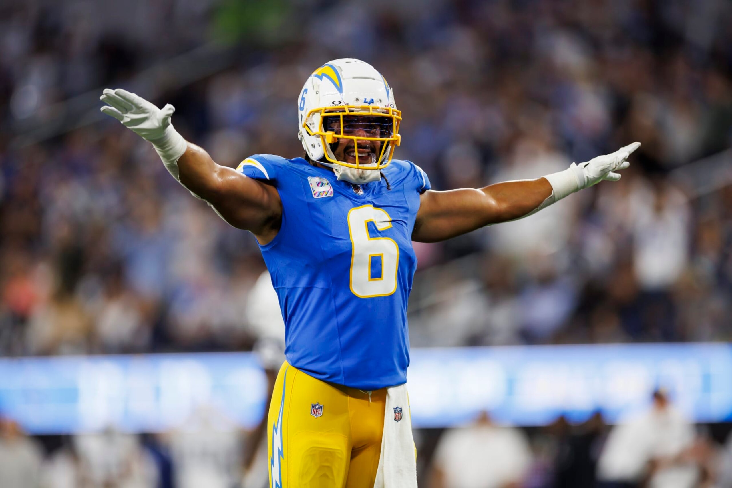 INGLEWOOD, CALIFORNIA - OCTOBER 16: Eric Kendricks #6 of the Los Angeles Chargers celebrates after a play during an NFL football game against the Dallas Cowboys at SoFi Stadium on October 16, 2023 in Inglewood, California. (Photo by Ryan Kang/Getty Images)