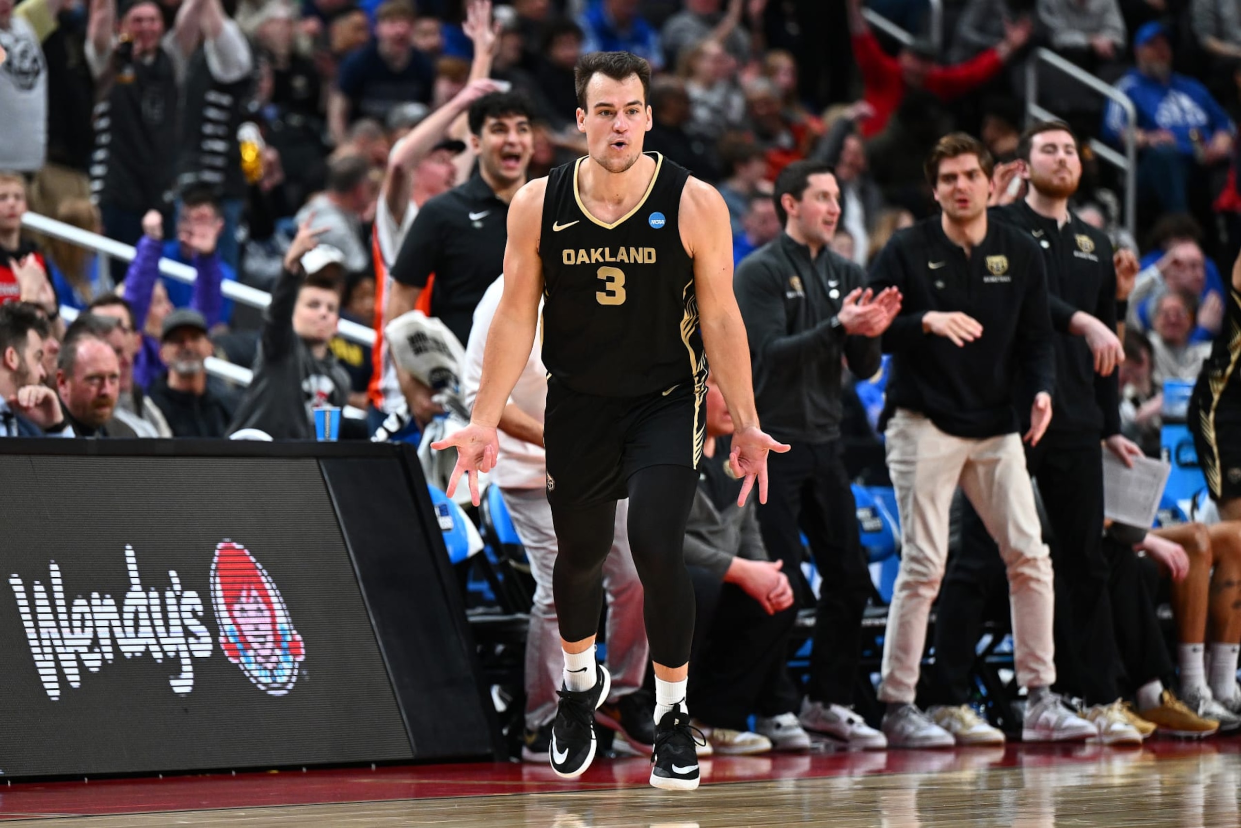 PITTSBURGH, PENNSYLVANIA - MARCH 21: Jack Gohlke #3 of the Oakland Golden Grizzlies reacts after making a three pointer against the Kentucky Wildcats during the second half in the first round of the NCAA Men's Basketball Tournament at PPG PAINTS Arena on March 21, 2024 in Pittsburgh, Pennsylvania. (Photo by Joe Sargent/Getty Images) PITTSBURGH, PENNSYLVANIA - MARCH 21: Jack Gohlke #3 of the Oakland Golden Grizzlies reacts after making a three pointer against the Kentucky Wildcats during the second half in the first round of the NCAA Men's Basketball Tournament at PPG PAINTS Arena on March 21, 2024 in Pittsburgh, Pennsylvania. (Photo by Joe Sargent/Getty Images)