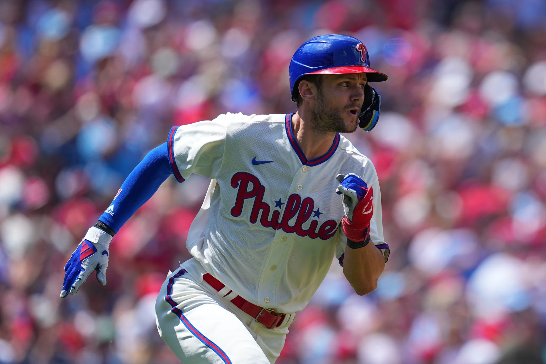 PHILADELPHIA, PENNSYLVANIA - AUGUST 27: Trea Turner #7 of the Philadelphia Phillies runs to first against the St. Louis Cardinals at Citizens Bank Park on August 27, 2023 in Philadelphia, Pennsylvania. (Photo by Mitchell Leff/Getty Images)