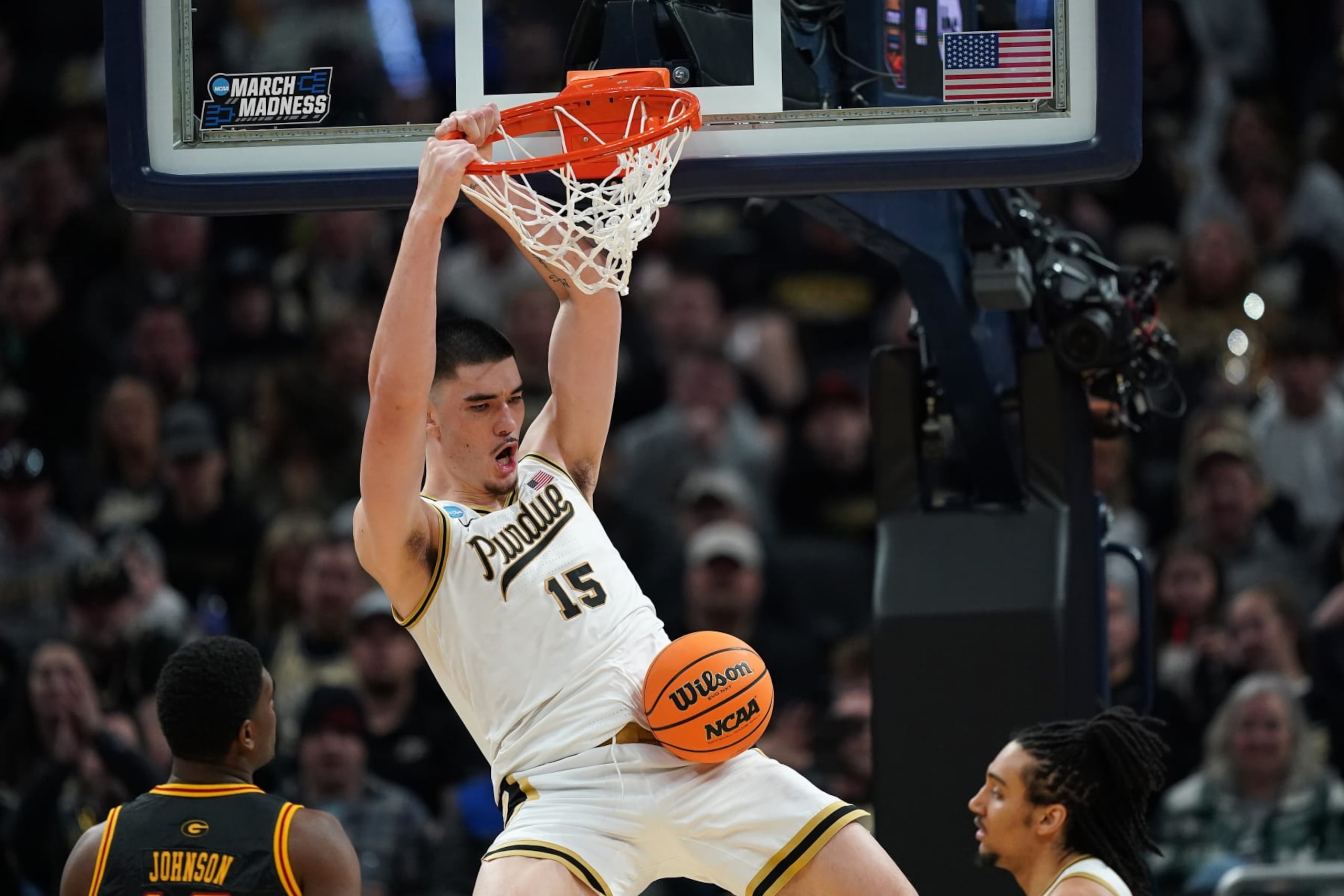 INDIANAPOLIS, INDIANA - MARCH 22: Zach Edey #15 of the Purdue Boilermakers dunks the ball against the Grambling State Tigers during the second half in the first round of the NCAA Men's Basketball Tournament at Gainbridge Fieldhouse on March 22, 2024 in Indianapolis, Indiana. (Photo by Dylan Buell/Getty Images)