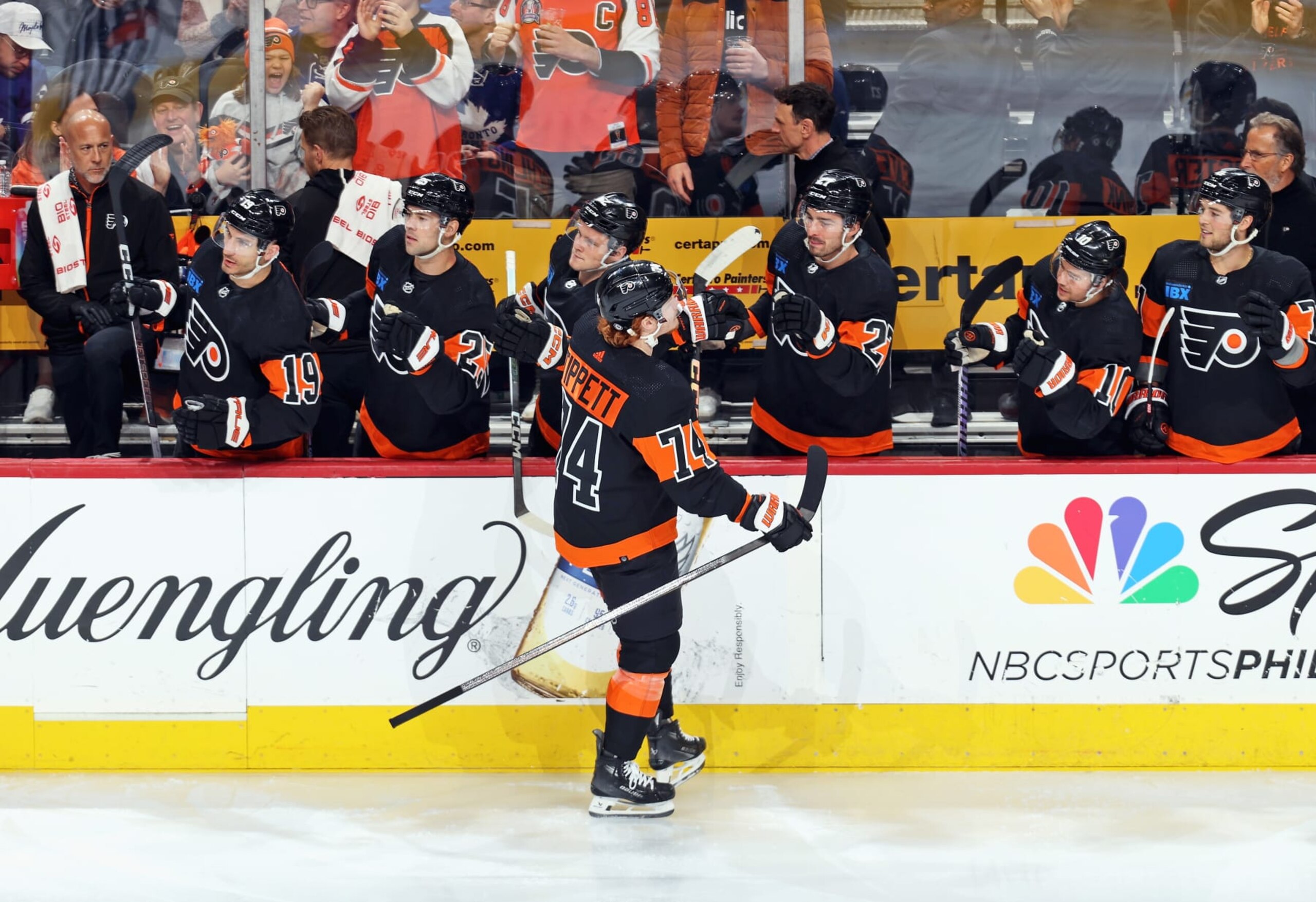PHILADELPHIA, PENNSYLVANIA - MARCH 19: Owen Tippett #74 of the Philadelphia Flyers celebrates his first period goal against the Toronto Maple Leafs with his teammates on the bench at the Wells Fargo Center on March 19, 2024 in Philadelphia, Pennsylvania.  (Photo by Len Redkoles/NHLI via Getty Images)