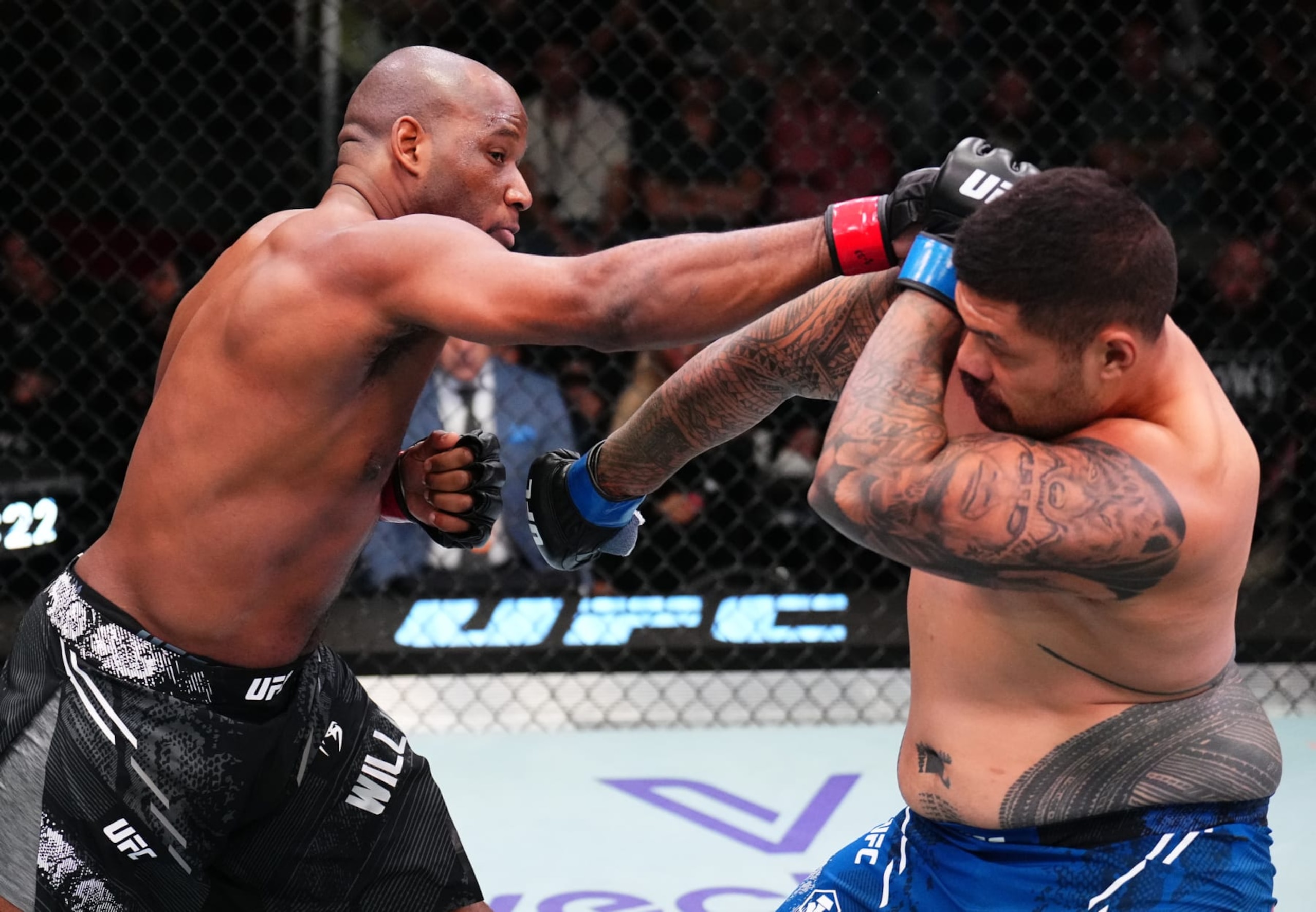 Karl Williams punches Justin Tafa