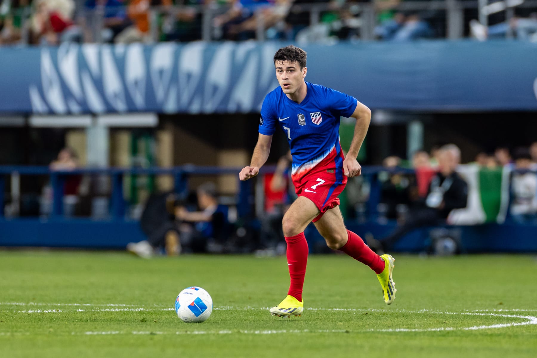ARLINGTON, TX - MARCH 21: United States forward Gio Reyna (#7) dribbles up field during the Concacaf Nations League semi final match between the United States and Jamaica on March 21, 2024 at AT&T Stadium in Arlington, Texas.  (Photo by Matthew Visinsky/Icon Sportswire via Getty Images)