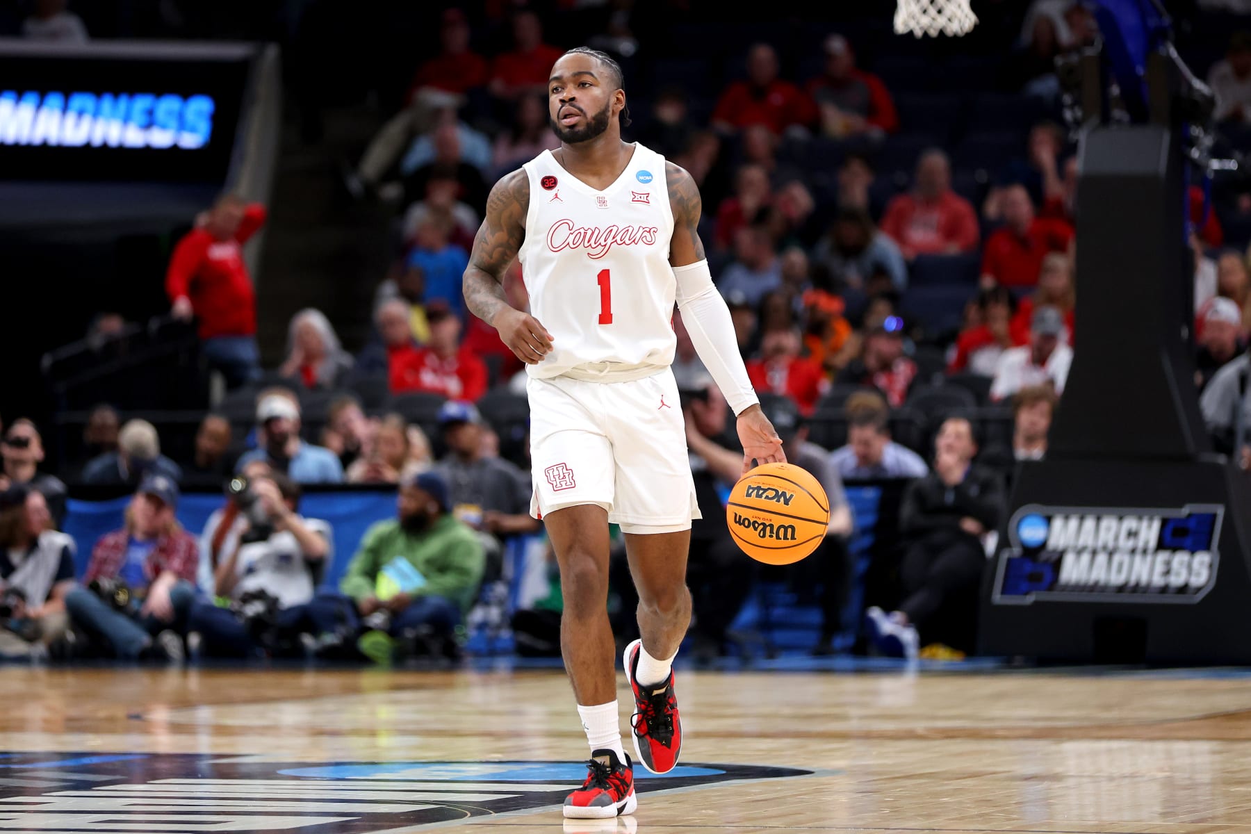 MEMPHIS, TENNESSEE - MARCH 22:  Jamal Shead #1 of the Houston Cougars handles the ball against the Longwood Lancers during the first half in the first round of the NCAA Men's Basketball Tournament at FedExForum on March 22, 2024 in Memphis, Tennessee. (Photo by Stacy Revere/Getty Images)