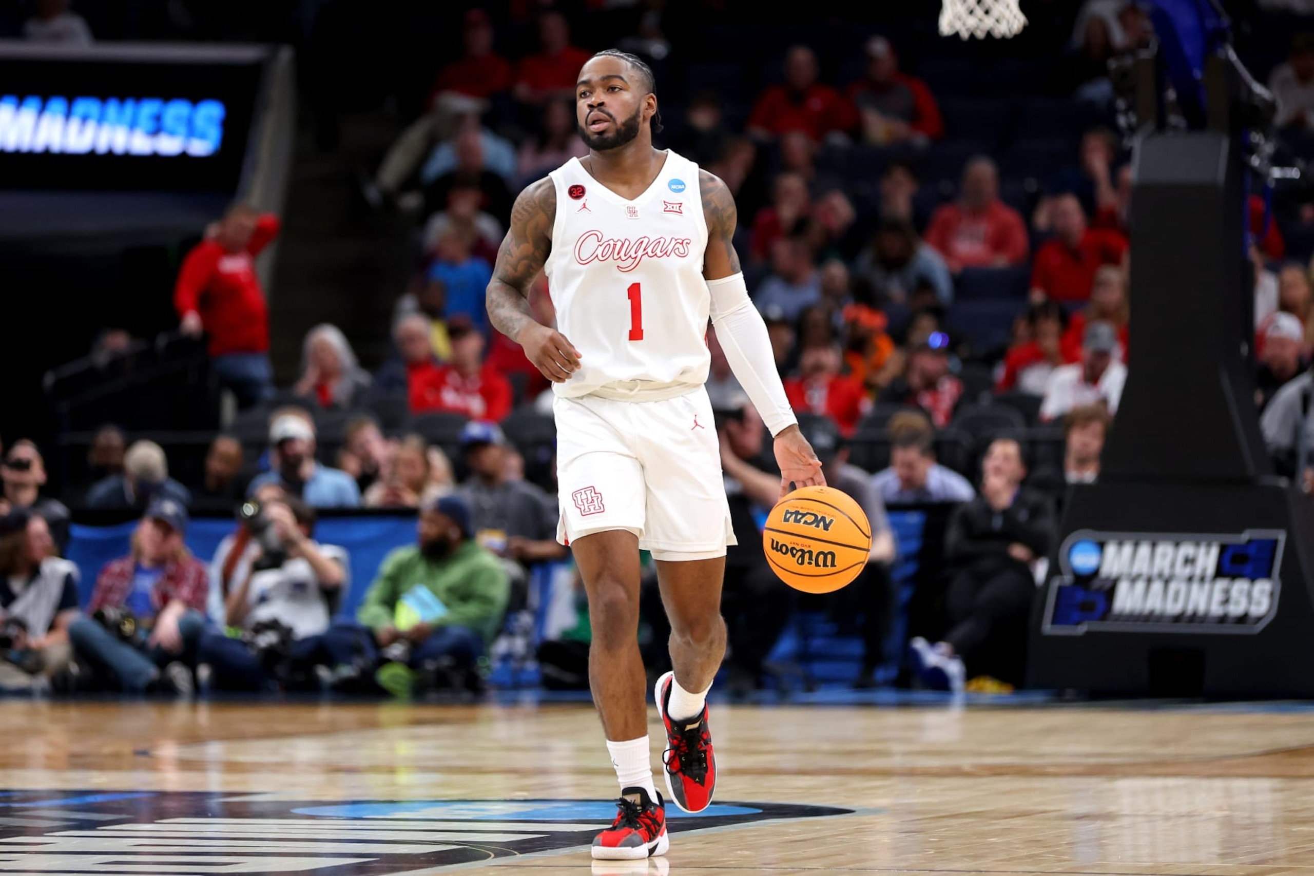 MEMPHIS, TENNESSEE - MARCH 22: Jamal Shead #1 of the Houston Cougars handles the ball against the Longwood Lancers during the first half in the first round of the NCAA Men's Basketball Tournament at FedExForum on March 22, 2024 in Memphis, Tennessee. (Photo by Stacy Revere/Getty Images) MEMPHIS, TENNESSEE - MARCH 22: Jamal Shead #1 of the Houston Cougars handles the ball against the Longwood Lancers during the first half in the first round of the NCAA Men's Basketball Tournament at FedExForum on March 22, 2024 in Memphis, Tennessee. (Photo by Stacy Revere/Getty Images)