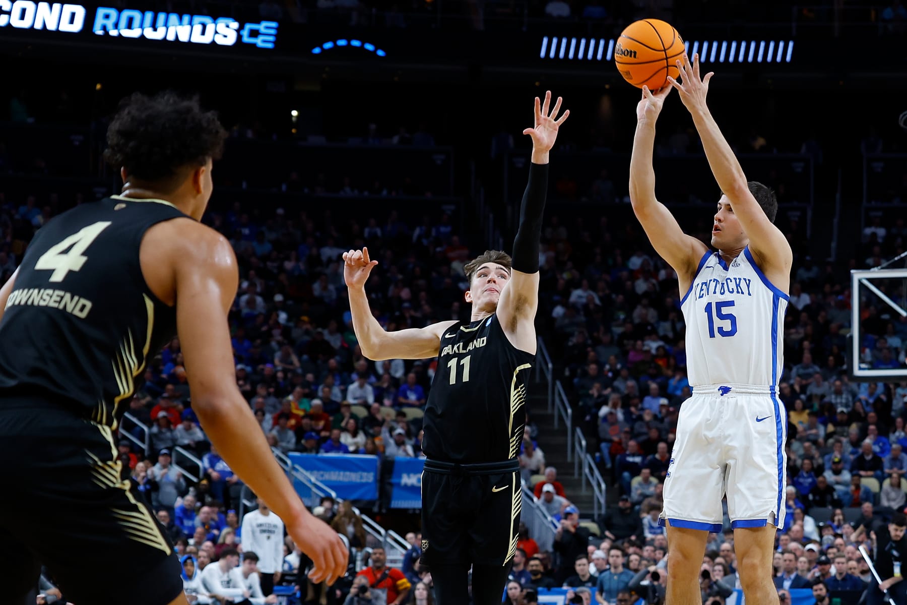PITTSBURGH, PENNSYLVANIA - MARCH 21: Reed Sheppard #15 of the Kentucky Wildcats puts up a shot over Blake Lampman #11 of the Oakland Golden Grizzlies in the second half during the first round of the 2024 NCAA Men's Basketball Tournament held at PPG PAINTS Arena on March 21, 2024 in Pittsburgh, Pennsylvania. (Photo by Justin K. Aller/NCAA Photos via Getty Images)