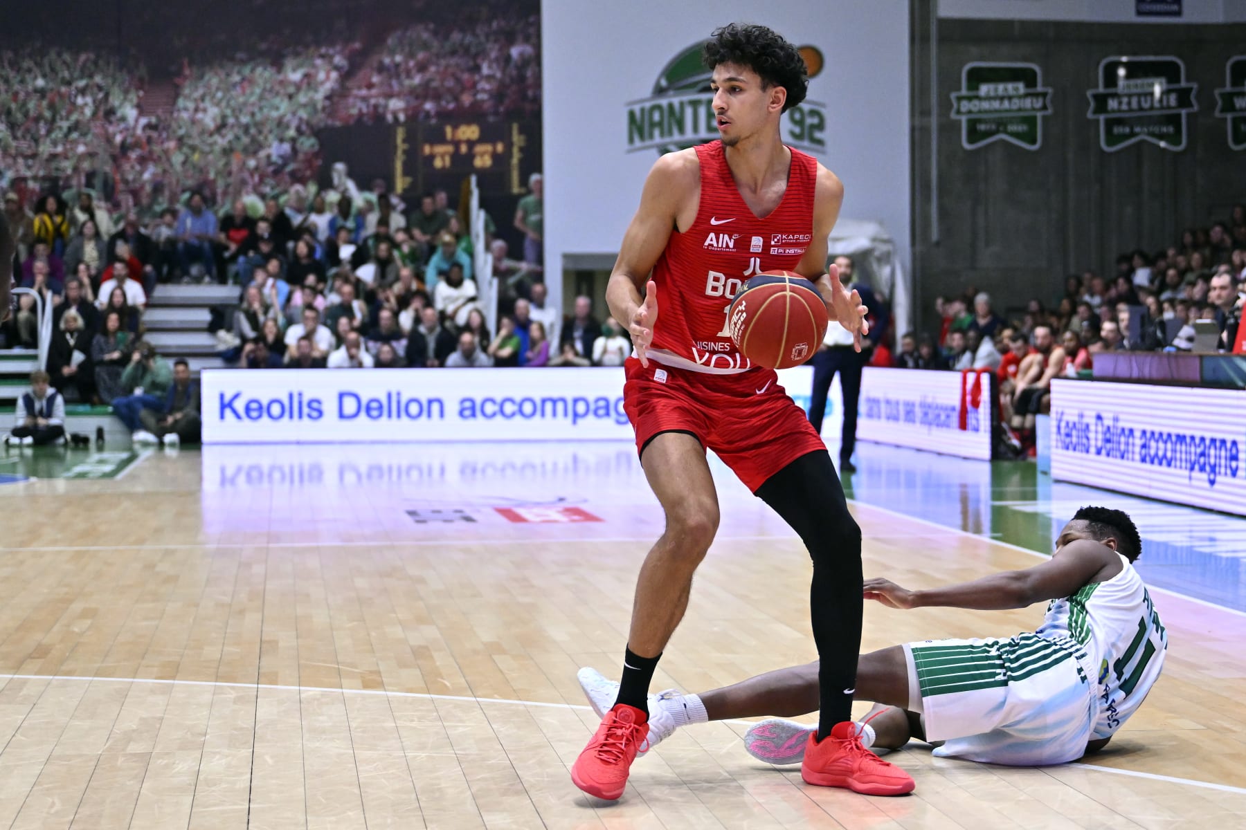 NANTERRE, FRANCE - MARCH 23: Zaccharie Risacher of Bourg En Bresse runs with the ball during the BetClic Elite basketball match between Nanterre 92 and Bourg en Bresse at Palais Des Sports Maurice Thorez on March 23, 2024 in Nanterre, France.  (Photo by Aurelien Meunier/Getty Images)