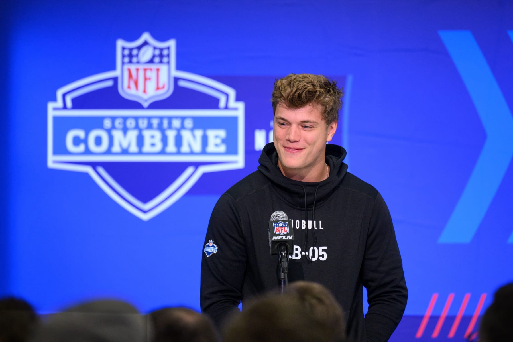INDIANAPOLIS, IN - MARCH 01: Michigan quarterback J.J. McCarthy answers questions from the media during the NFL Scouting Combine on March 1, 2024, at the Indiana Convention Center in Indianapolis, IN. (Photo by Zach Bolinger/Icon Sportswire via Getty Images)