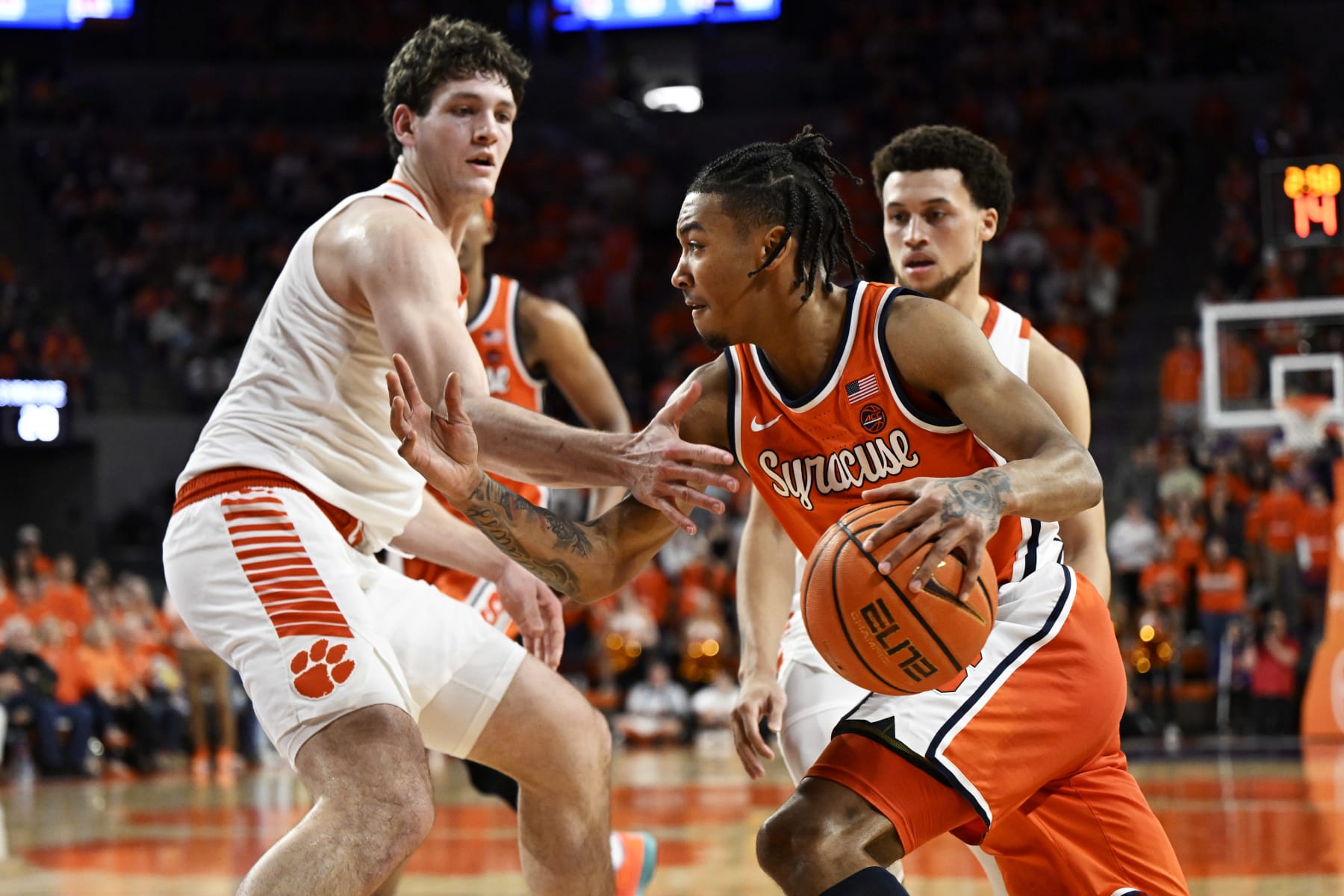 CLEMSON, SOUTH CAROLINA - MARCH 05: Judah Mintz #3 of the Syracuse Orange drives to the basket against PJ Hall #24 of the Clemson Tigers in the first half at Littlejohn Coliseum on March 05, 2024 in Clemson, South Carolina. (Photo by Eakin Howard/Getty Images)
