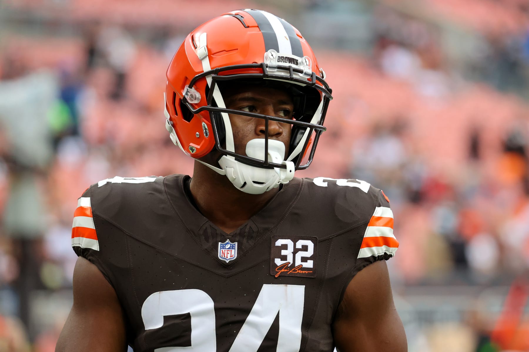 CLEVELAND, OH - SEPTEMBER 10: Cleveland Browns running back Nick Chubb (24) on the field prior to the National Football League game between the Cincinnati Bengals and Cleveland Browns on September 10, 2023, at Cleveland Browns Stadium in Cleveland, OH. (Photo by Frank Jansky/Icon Sportswire via Getty Images)