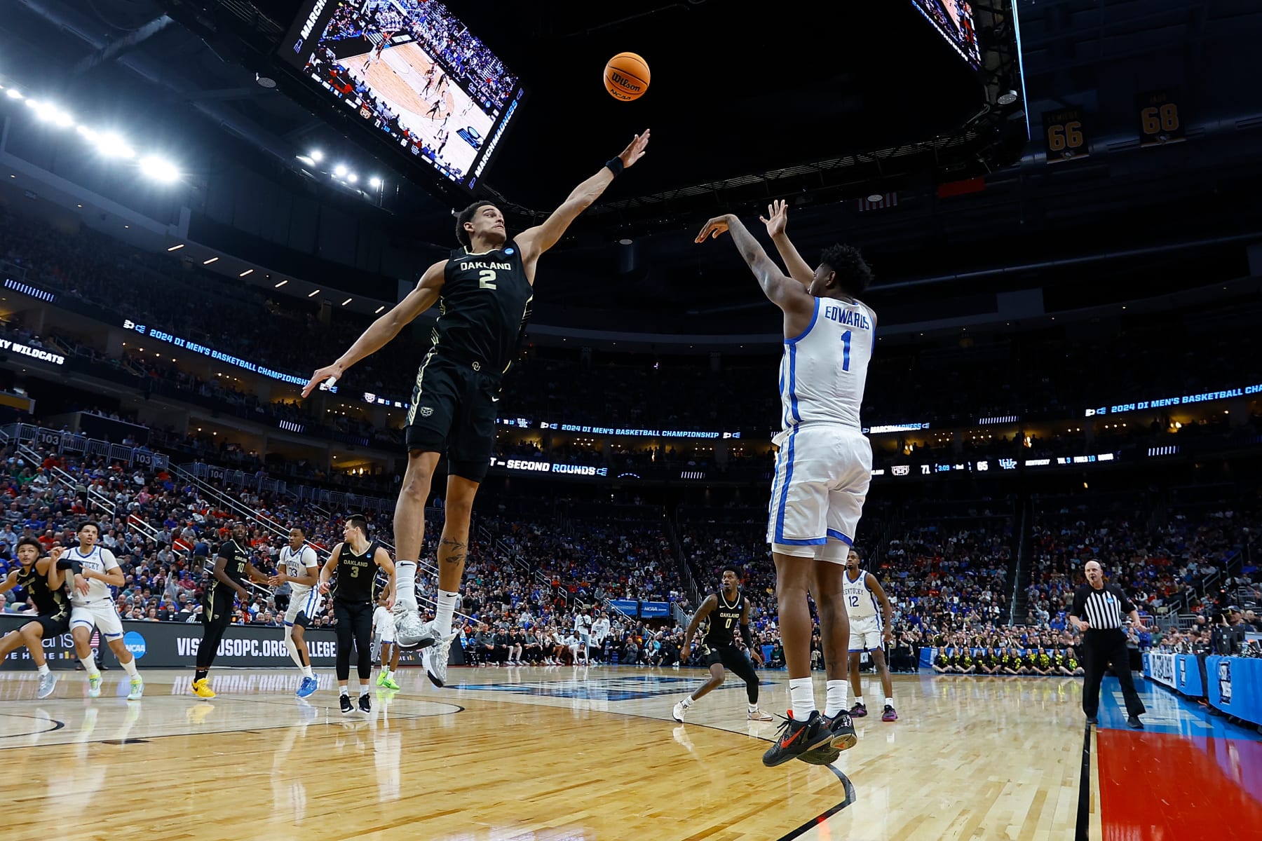 PITTSBURGH, PENNSYLVANIA - MARCH 21: Justin Edwards #1 of the Kentucky Wildcats puts up a shot as Chris Conway #2 of the Oakland Golden Grizzlies defends in the second half during the first round of the 2024 NCAA Men's Basketball Tournament held at PPG PAINTS Arena on March 21, 2024 in Pittsburgh, Pennsylvania. (Photo by Justin K. Aller/NCAA Photos via Getty Images)