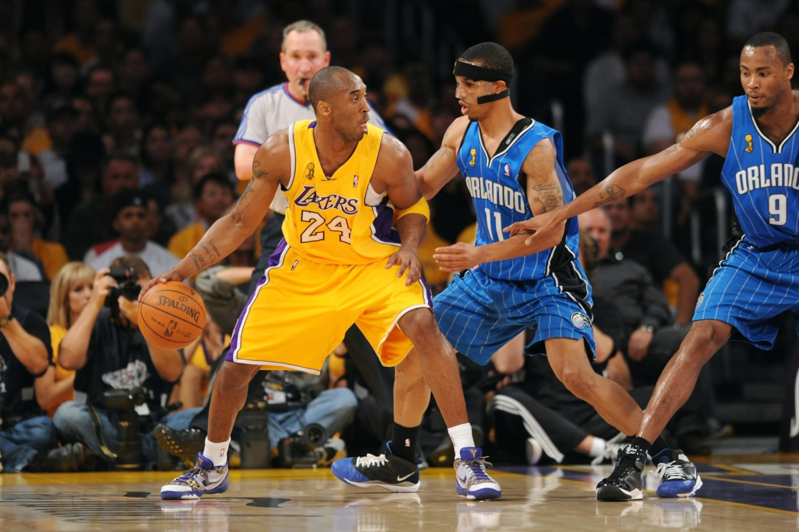 LOS ANGELES - JUNE 4: Kobe Bryant #24 of the Los Angeles Lakers moves the ball against Courtney Lee #11 and Rashard Lewis #9 of the Orlando Magic in Game One of the 2009 NBA Finals at Staples Center on June 4, 2009 in Los Angeles, California. The Lakers won 100-75. NOTE TO USER: User expressly acknowledges and agrees that, by downloading and/or using this Photograph, user is consenting to the terms and conditions of the Getty Images License Agreement. Mandatory Copyright Notice: Copyright 2009 NBAE (Photo by Noah Graham/NBAE via Getty Images) LOS ANGELES - JUNE 4: Kobe Bryant #24 of the Los Angeles Lakers moves the ball against Courtney Lee #11 and Rashard Lewis #9 of the Orlando Magic in Game One of the 2009 NBA Finals at Staples Center on June 4, 2009 in Los Angeles, California. The Lakers won 100-75. NOTE TO USER: User expressly acknowledges and agrees that, by downloading and/or using this Photograph, user is consenting to the terms and conditions of the Getty Images License Agreement. Mandatory Copyright Notice: Copyright 2009 NBAE (Photo by Noah Graham/NBAE via Getty Images)