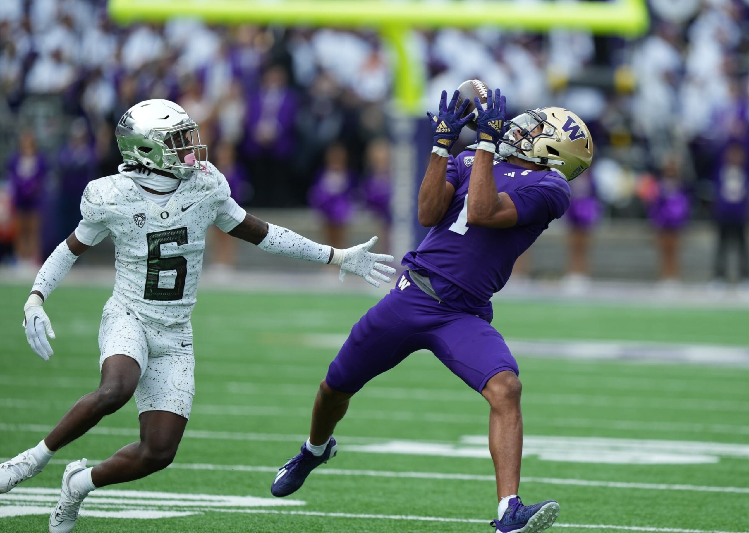 SEATTLE, WA - OCTOBER 14: Washington Huskies wide receiver Rome Odunze (1)  catches a ball from Husky quarterback Michael Penix during a PAC12 football game between the Oregon Ducks and Washington Huskies on October 14, 2023 at Husky Stadium in Seattle, WA. (Photo by Jeff Halstead/Icon Sportswire via Getty Images)