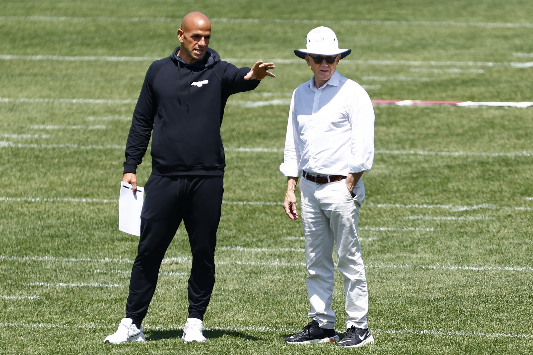 FLORHAM PARK, NEW JERSEY - MAY 31:  Head coach Robert Saleh, left, of the New York Jets talks with chairman Robert Wood Johnson during the teams OTAs at Atlantic Health Jets Training Center on May 31, 2023 in Florham Park, New Jersey. (Photo by Rich Schultz/Getty Images)