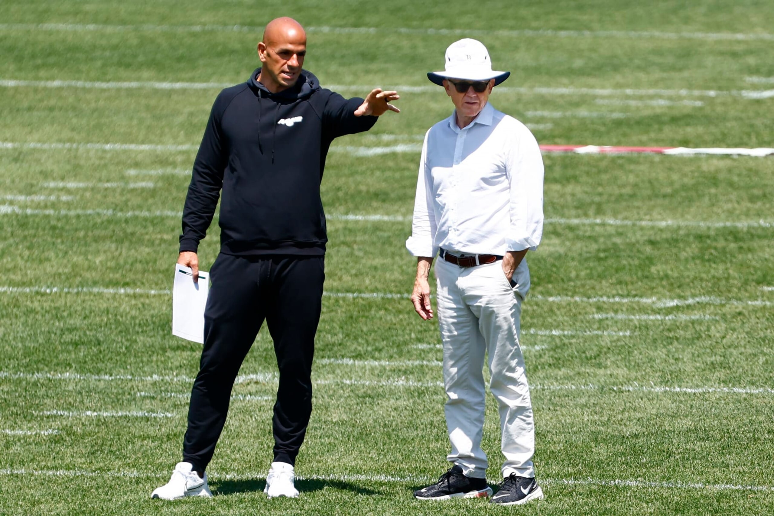 FLORHAM PARK, NEW JERSEY - MAY 31:  Head coach Robert Saleh, left, of the New York Jets talks with chairman Robert Wood Johnson during the teams OTAs at Atlantic Health Jets Training Center on May 31, 2023 in Florham Park, New Jersey. (Photo by Rich Schultz/Getty Images)