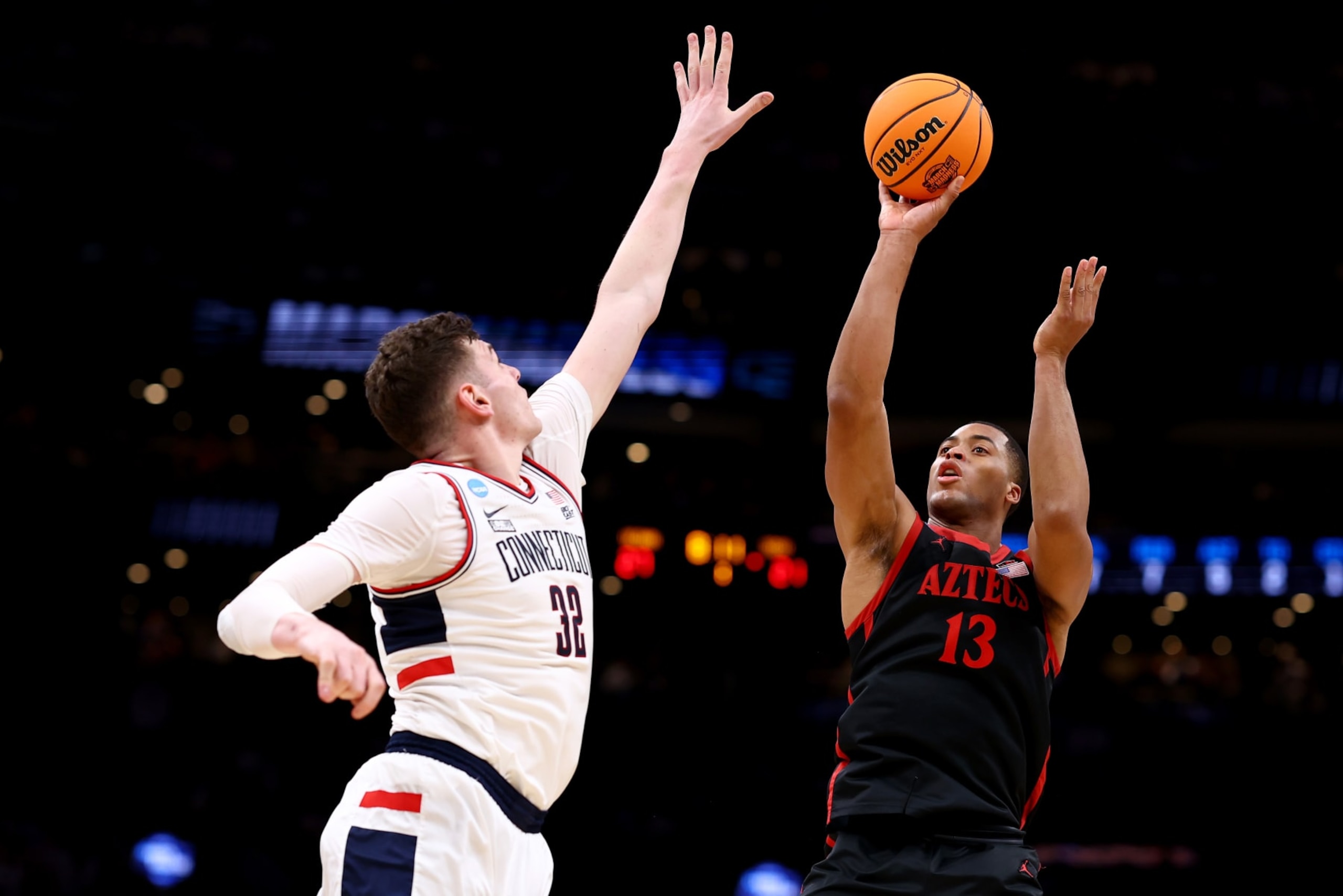 UConn's Donovan Clingan and San Diego State's Jaedon LeDee UConn's Donovan Clingan and San Diego State's Jaedon LeDee