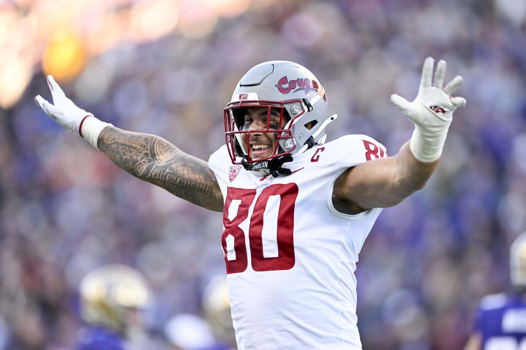 Washington State edge-rusher Brennan Jackson