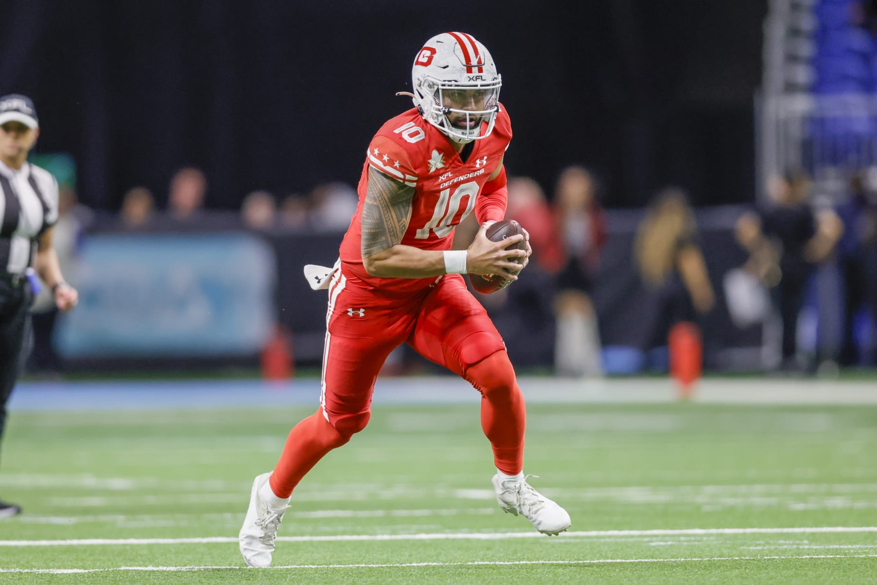 SAN ANTONIO, TX - MAY 13: D.C. Defenders quarterback Ta'amu Jordan #10 runs for a first down during the XFL Championship game between the Arlington Renegades and the DC Defenders on May 13, 2023 at the Alamodome in San Antonio, Texas. (Photo by Matthew Pearce/Icon Sportswire via Getty Images)