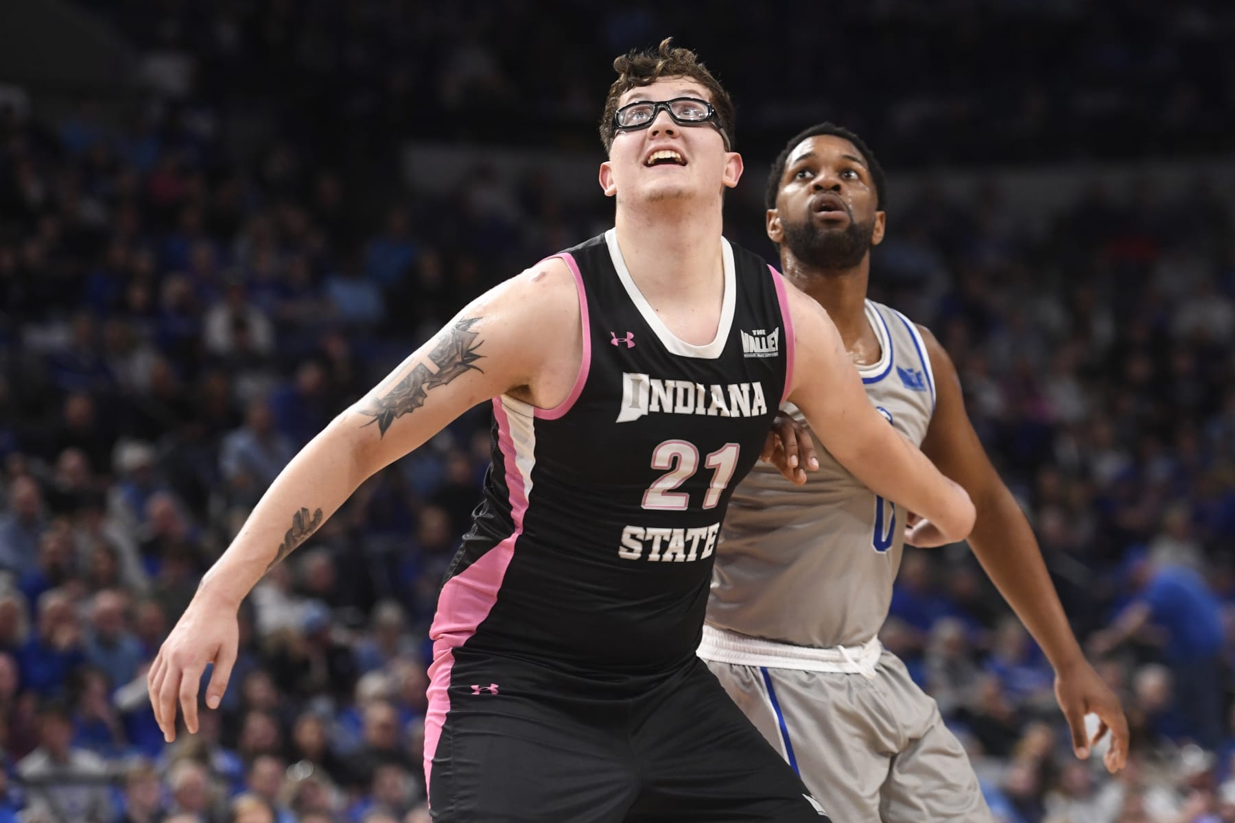 TERRE HAUTE, IN - FEBRUARY 03: Indiana State Sycamores Center Robbie Avila (21) and Drake Bulldogs Guard Kyron Gibson (0) battle for a rebound during the college basketball game between the Drake Bulldogs and the Indiana State Sycamores on February 3, 2024, at the Hulman Center in Terre Haute, Indiana. (Photo by Michael Allio/Icon Sportswire via Getty Images)