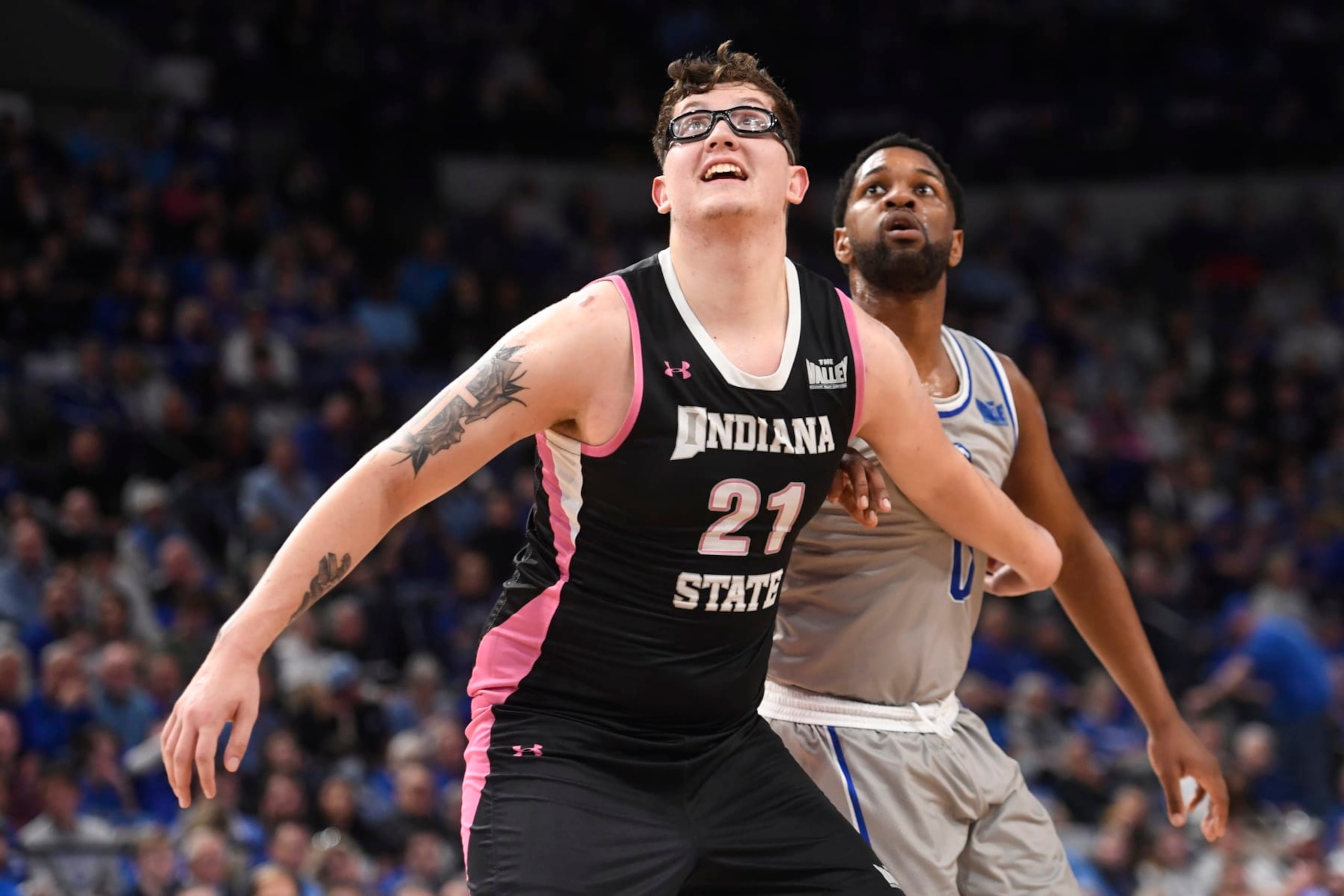 TERRE HAUTE, IN - FEBRUARY 03: Indiana State Sycamores Center Robbie Avila (21) and Drake Bulldogs Guard Kyron Gibson (0) battle for a rebound during the college basketball game between the Drake Bulldogs and the Indiana State Sycamores on February 3, 2024, at the Hulman Center in Terre Haute, Indiana. (Photo by Michael Allio/Icon Sportswire via Getty Images)