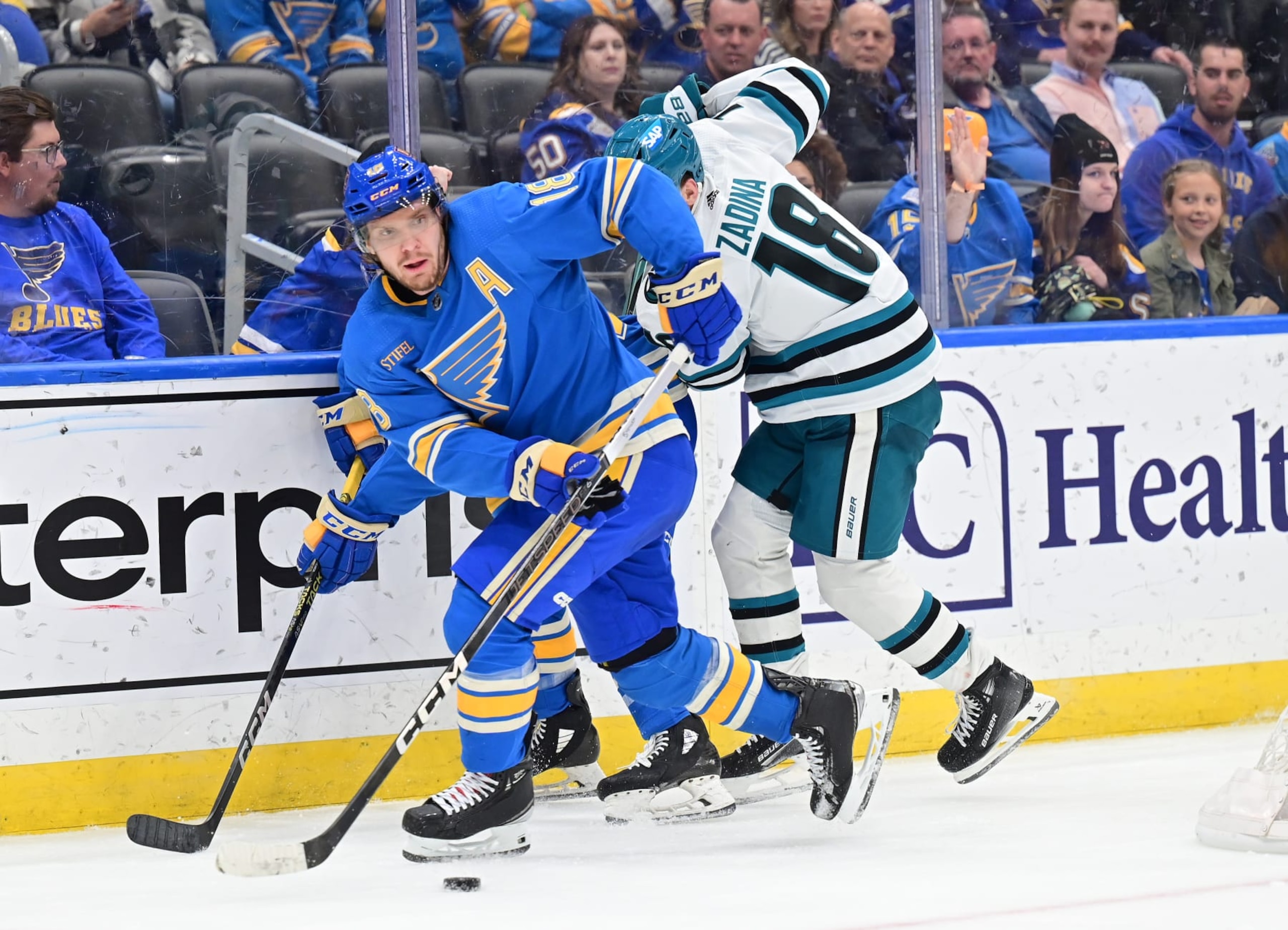ST. LOUIS, MO - MARCH 30: St. Louis Blues center Robert Thomas (18) controls the puck with pressure from San Jose Sharks rightwing Filip Zadina (18) during an NHL game between the San Jose Sharks and the St. Louis Blues, on March 30, 2024, at Enterprise Center in St. Louis, MO. (Photo by Keith Gillett/Icon Sportswire via Getty Images)