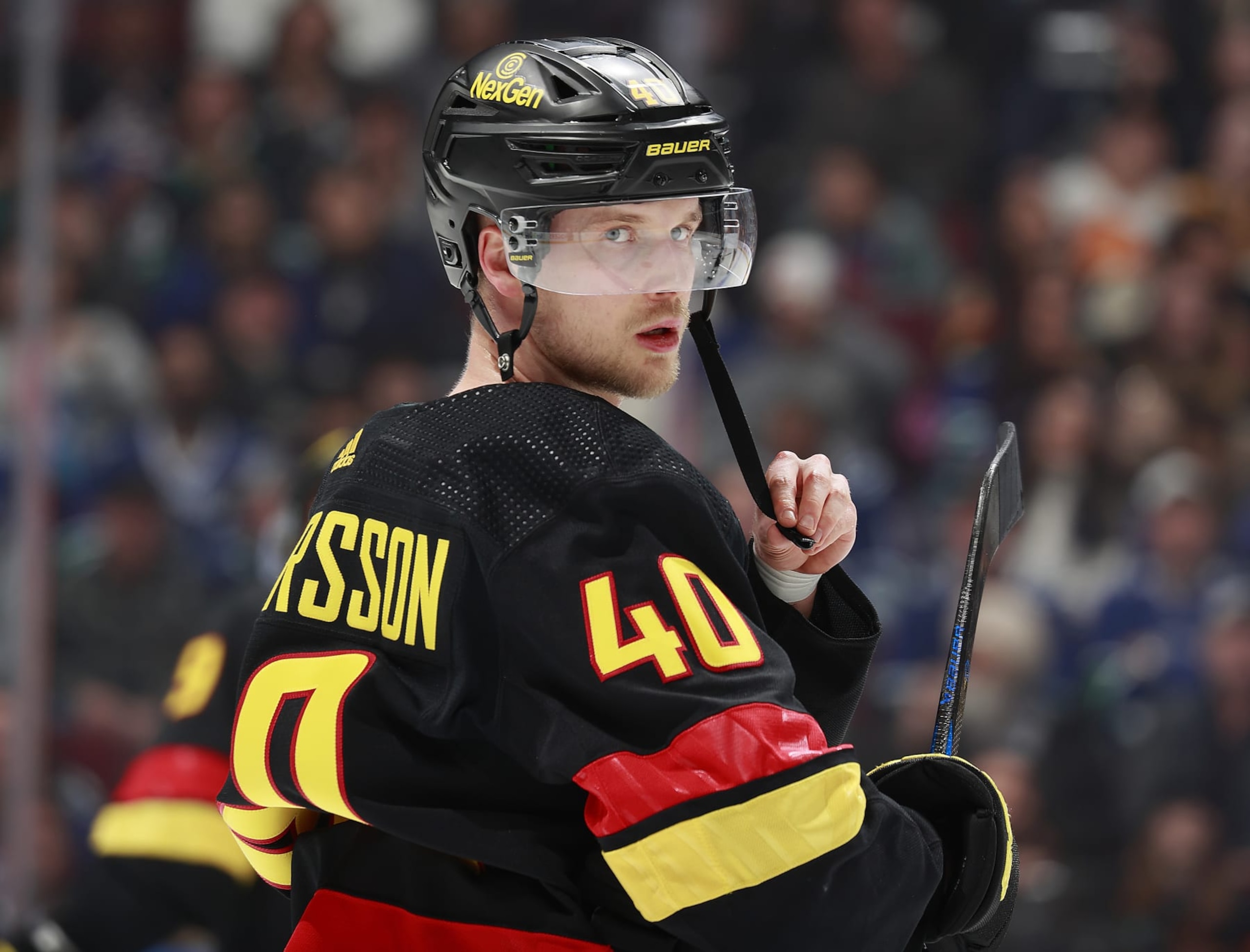VANCOUVER, CANADA - MARCH 25: Elias Pettersson #40 of the Vancouver Canucks looks up the ice during their NHL game against the Los Angeles Kings at Rogers Arena on March 25, 2024 in Vancouver, British Columbia, Canada.  (Photo by Jeff Vinnick/NHLI via Getty Images)