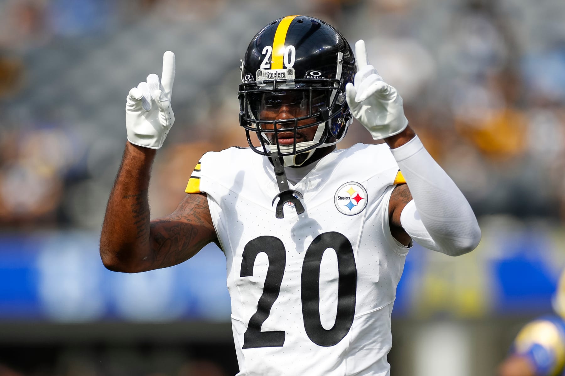 INGLEWOOD, CA - OCTOBER 22: Pittsburgh Steelers cornerback Patrick Peterson (20) warms up prior to an NFL regular season game between the Pittsburgh Steelers and the Los Angeles Rams on October 22, 2023, at SoFi Stadium in Inglewood, CA. (Photo by Brandon Sloter/Icon Sportswire via Getty Images)