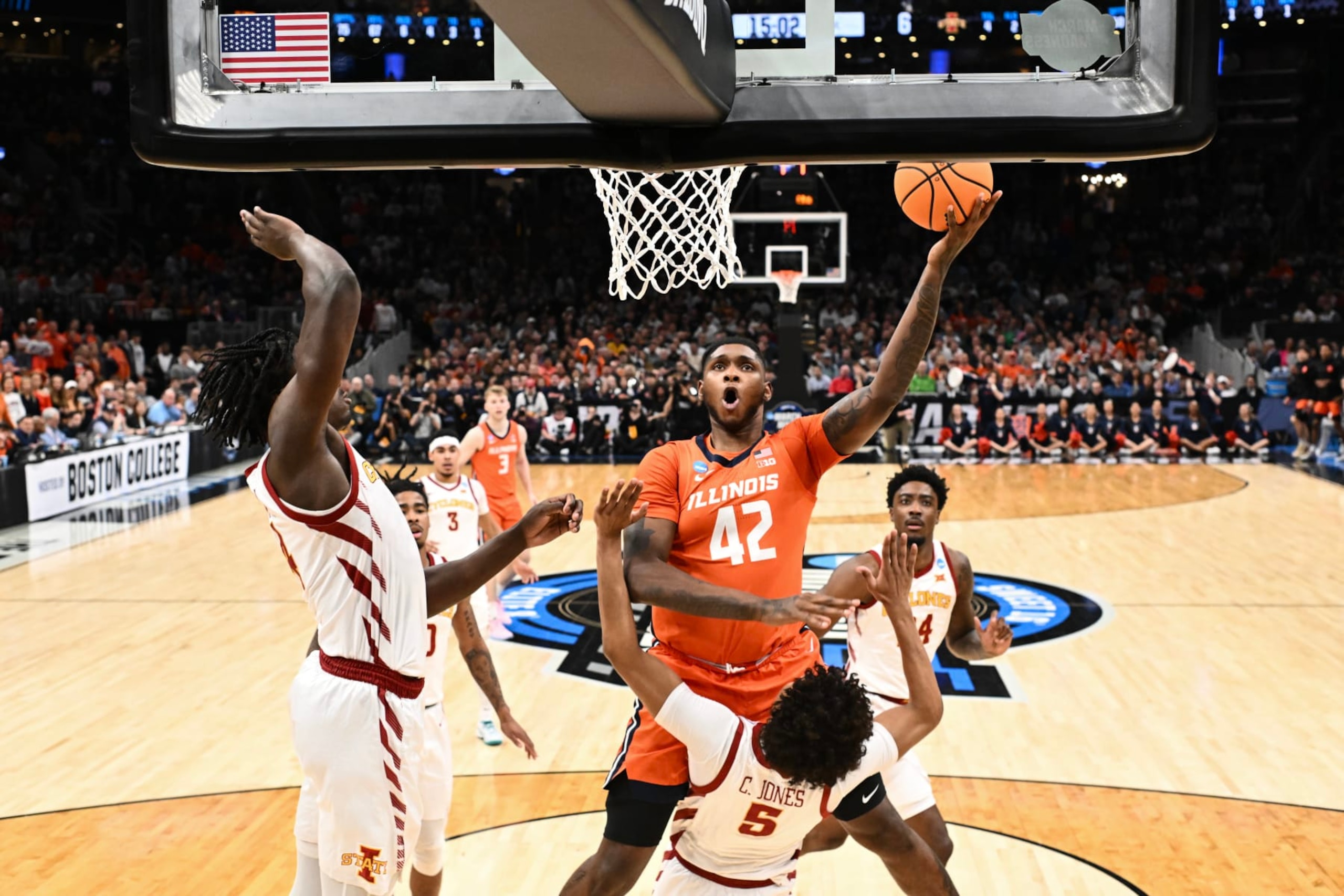 SALT LAKE CITY, UTAH - MARCH 21: Dain Dainja #42 of the Illinois Fighting Illini does a layup against Curtis Jones #5 of the Iowa State Cyclones during the first half of the Sweet Sixteen round of the 2024 NCAA Men's Basketball Tournament held at TD Garden on March 28, 2024 in Boston, Massachusetts. (Photo by Brett Wilhelm/NCAA Photos via Getty Images) SALT LAKE CITY, UTAH - MARCH 21: Dain Dainja #42 of the Illinois Fighting Illini does a layup against Curtis Jones #5 of the Iowa State Cyclones during the first half of the Sweet Sixteen round of the 2024 NCAA Men's Basketball Tournament held at TD Garden on March 28, 2024 in Boston, Massachusetts. (Photo by Brett Wilhelm/NCAA Photos via Getty Images)