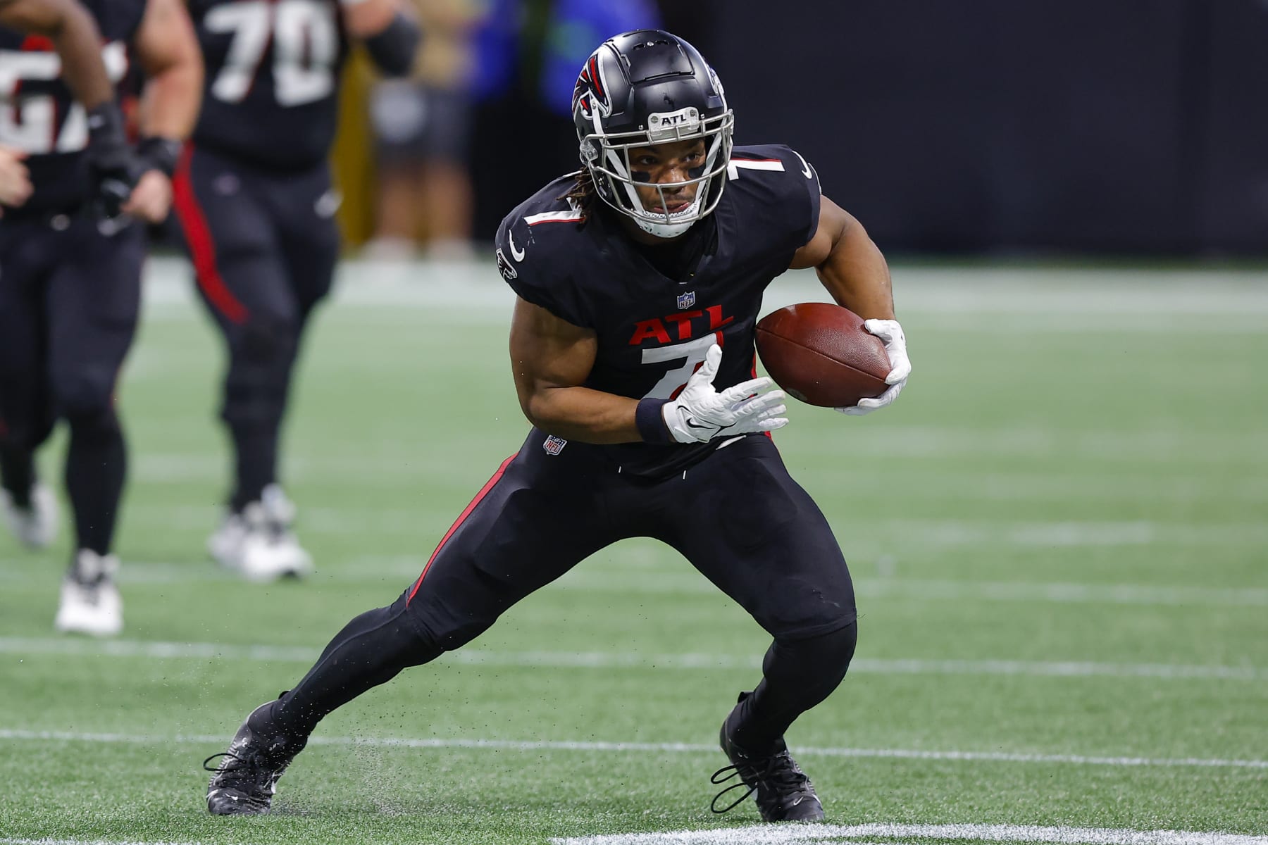 ATLANTA, GEORGIA - DECEMBER 24: Bijan Robinson #7 of the Atlanta Falcons rushes during the second quarter against the Indianapolis Colts at Mercedes-Benz Stadium on December 24, 2023 in Atlanta, Georgia. (Photo by Todd Kirkland/Getty Images)