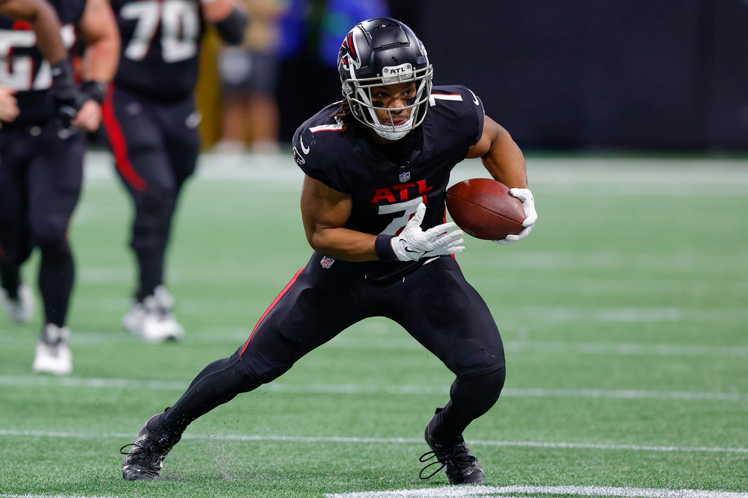 ATLANTA, GEORGIA - DECEMBER 24: Bijan Robinson #7 of the Atlanta Falcons rushes during the second quarter against the Indianapolis Colts at Mercedes-Benz Stadium on December 24, 2023 in Atlanta, Georgia. (Photo by Todd Kirkland/Getty Images) ATLANTA, GEORGIA - DECEMBER 24: Bijan Robinson #7 of the Atlanta Falcons rushes during the second quarter against the Indianapolis Colts at Mercedes-Benz Stadium on December 24, 2023 in Atlanta, Georgia. (Photo by Todd Kirkland/Getty Images)