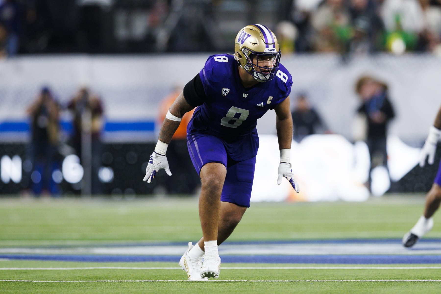 LAS VEGAS, NEVADA - DECEMBER 1: Bralen Trice #8 of the Washington Huskies rushes the edge against the Oregon Ducks during the Pac-12 Championship at Allegiant Stadium on December 1, 2023 in Las Vegas, Nevada. (Photo by Ric Tapia/Getty Images)