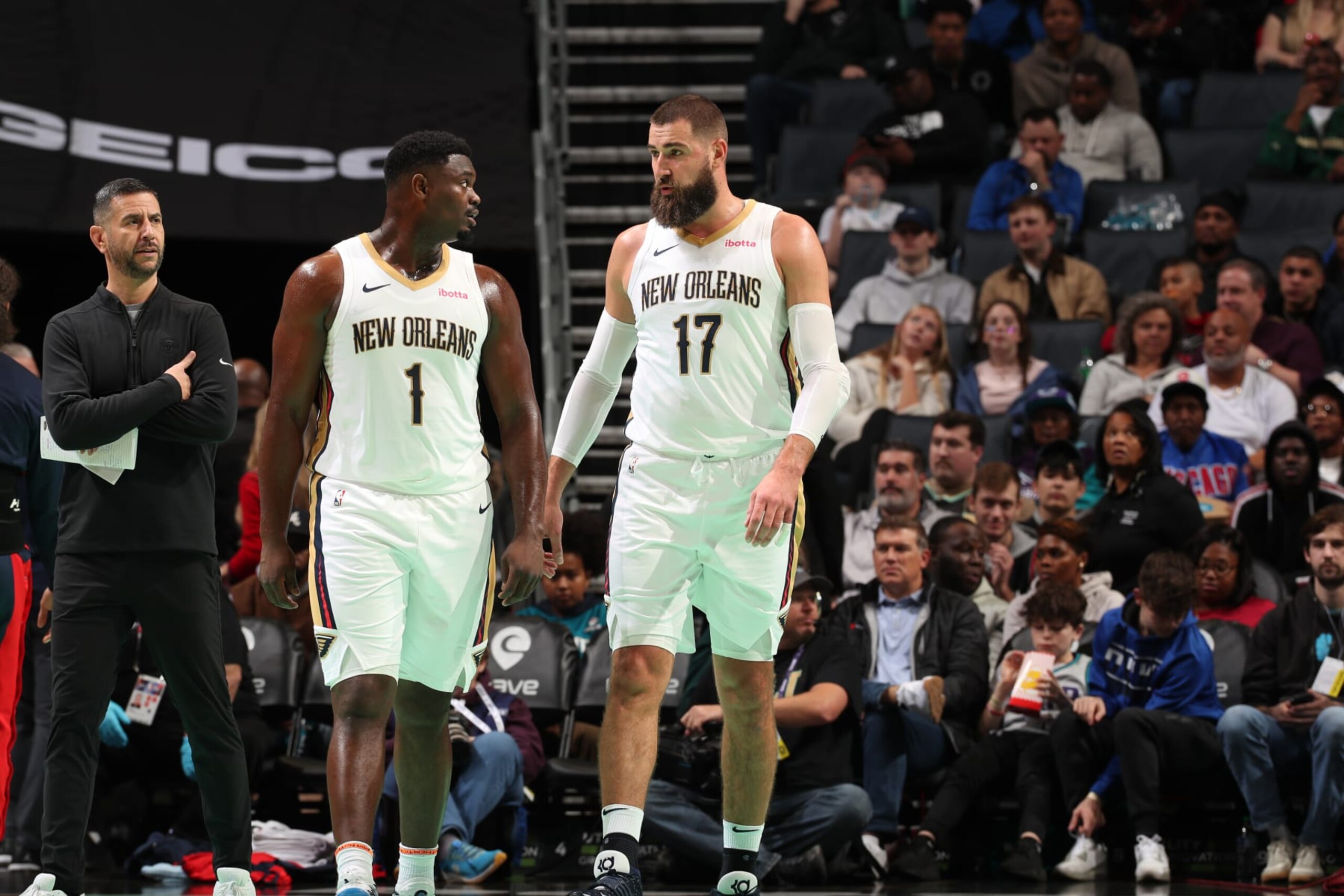 Zion Williamson and Jonas ValanÄiÅ«nas

