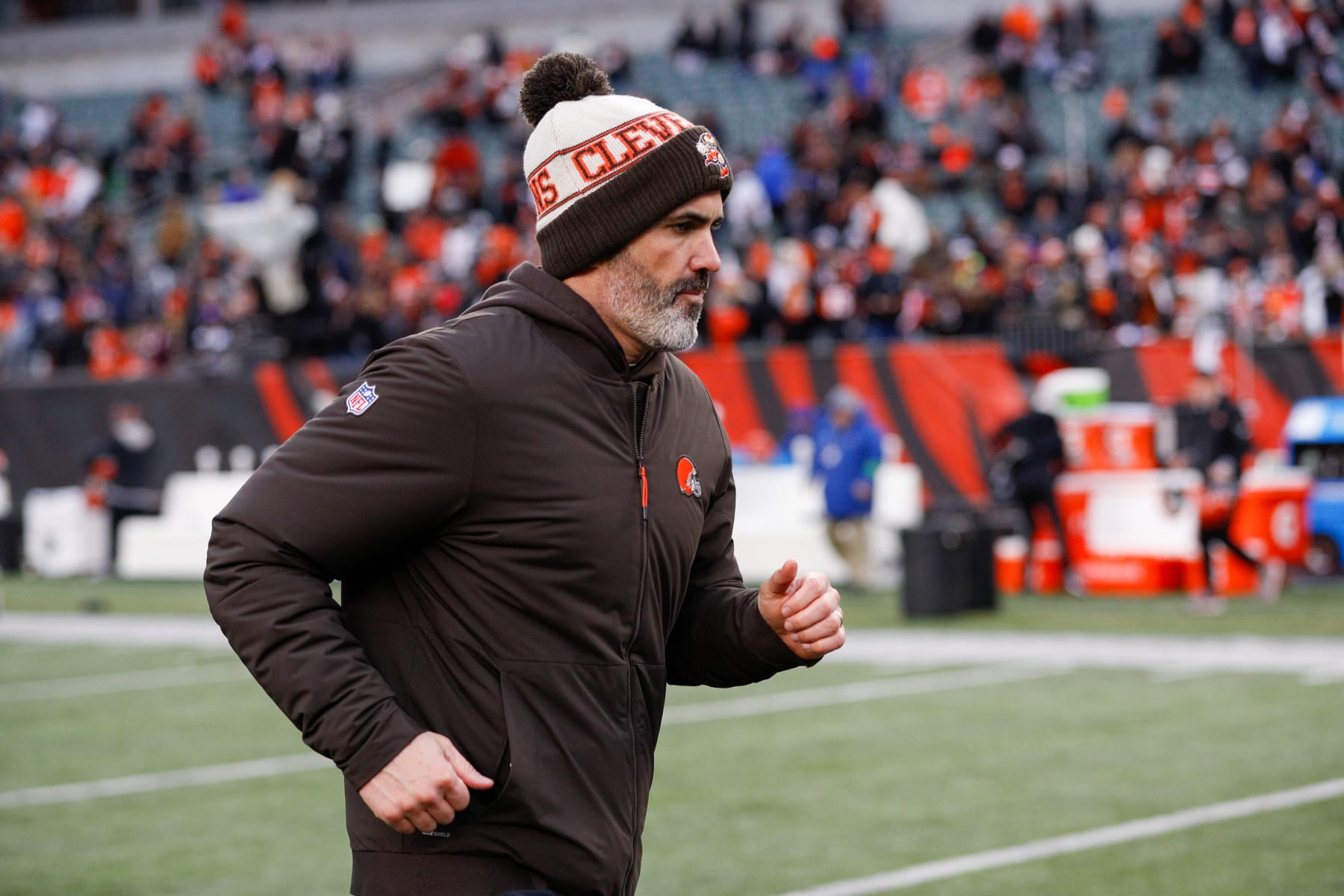 CINCINNATI, OH - JANUARY 07: Cleveland Browns head coach Kevin Stefanski runs off the field after the game against the Cleveland Browns and the Cincinnati Bengals on January 7, 2024, at Paycor Stadium in Cincinnati, OH. (Photo by Ian Johnson/Icon Sportswire via Getty Images)