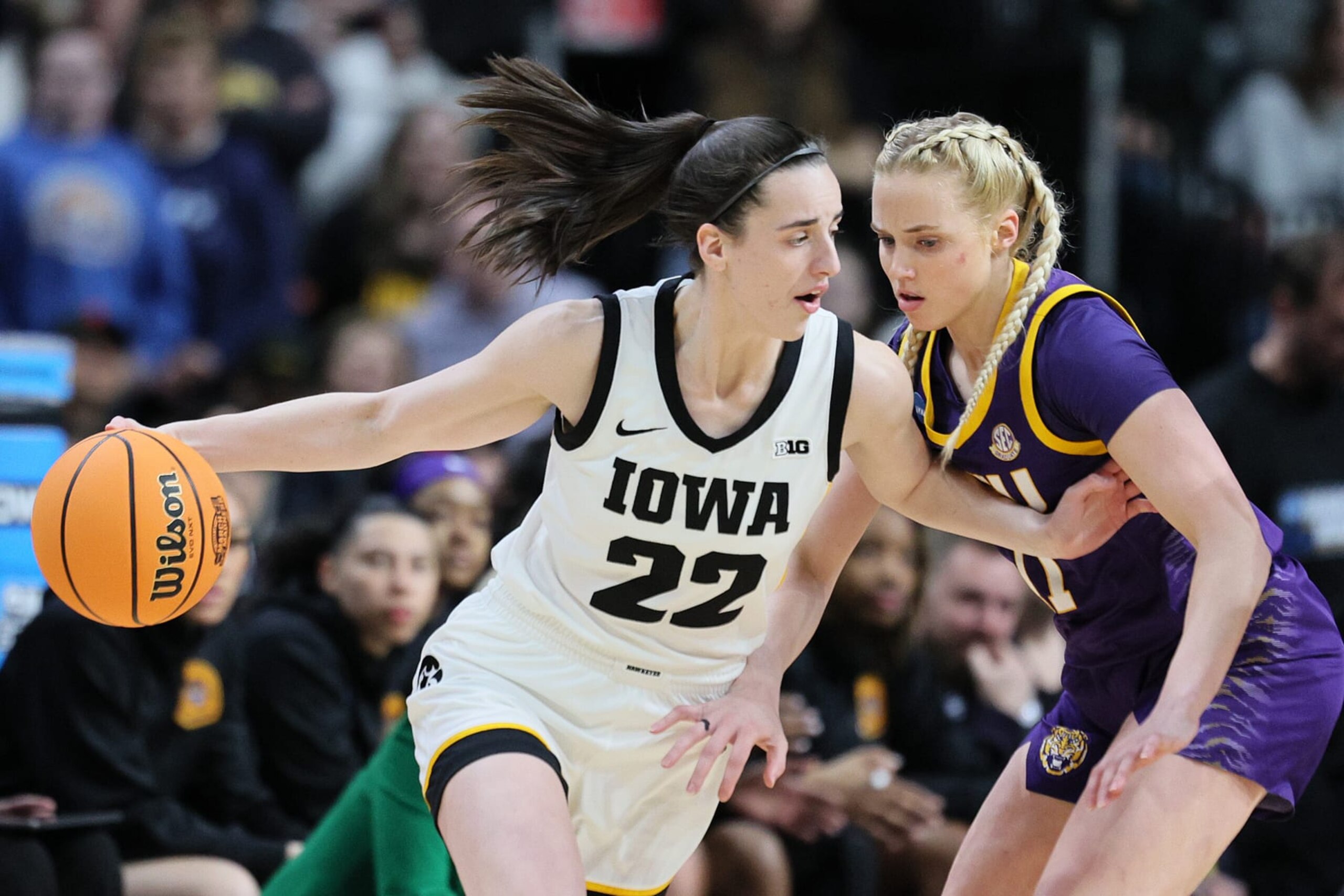 ALBANY, NEW YORK - APRIL 01: Caitlin Clark #22 of the Iowa Hawkeyes works against Hailey Van Lith #11 of the LSU Tigers during the first half in the Elite 8 round of the NCAA Women's Basketball Tournament at MVP Arena on April 01, 2024 in Albany, New York. (Photo by Andy Lyons/Getty Images)