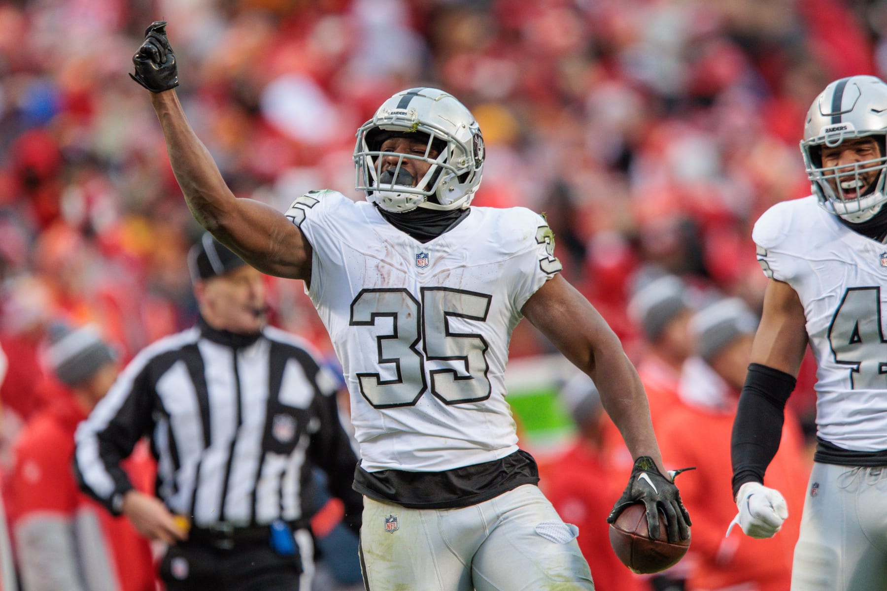 KANSAS CITY, MO - DECEMBER 25: Las Vegas Raiders running back Zamir White (35) reacts after a play during the second half against the Kansas City Chiefs on December 25th, 2023 at Arrowhead Stadium in Kansas City, Missouri. (Photo by William Purnell/Icon Sportswire via Getty Images)