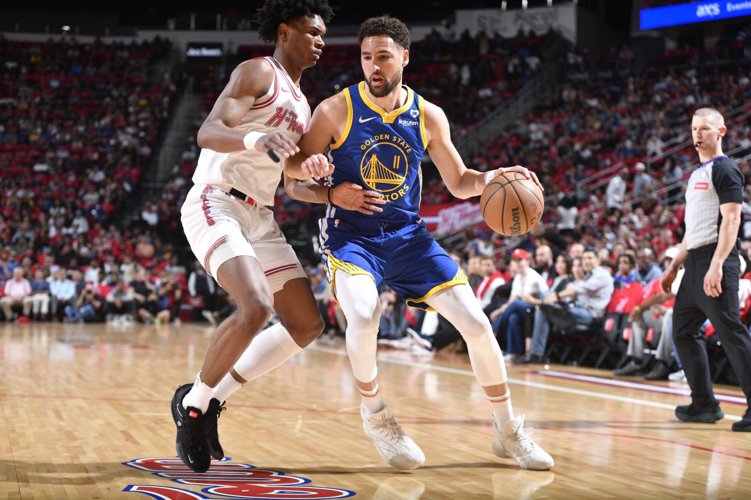 HOUSTON, TX - APRIL 4: Klay Thompson #11 of the Golden State Warriors drives to the basket against Amen Thompson #1 of the Houston Rockets during the game on April 4, 2024 at the Toyota Center in Houston, Texas. NOTE TO USER: User expressly acknowledges and agrees that, by downloading and or using this photograph, User is consenting to the terms and conditions of the Getty Images License Agreement. Mandatory Copyright Notice: Copyright 2024 NBAE (Photo by Logan Riely/NBAE via Getty Images)