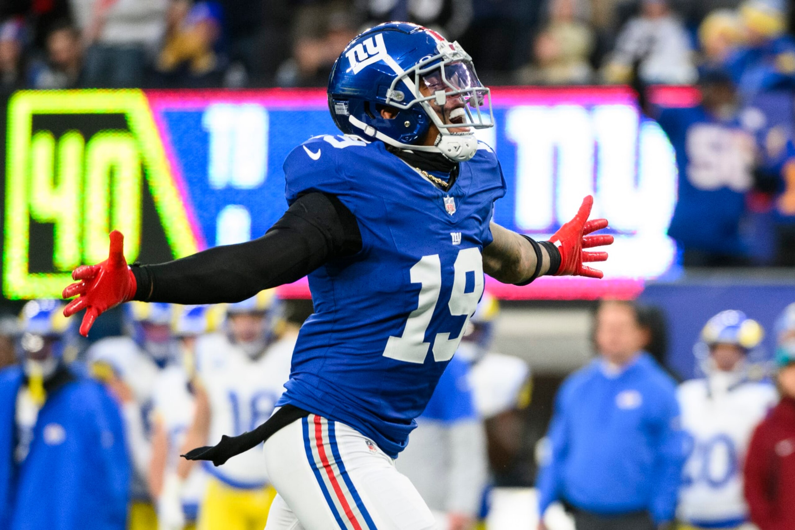 EAST RUTHERFORD, NEW JERSEY - DECEMBER 31:  Isaiah Simmons #19 of the New York Giants reacts to a play against the Los Angeles Rams during a game at MetLife Stadium on December 31, 2023 in East Rutherford, New Jersey. (Photo by Mike Lawrence/Getty Images)
