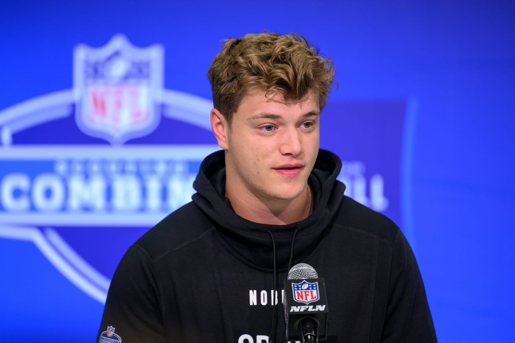 INDIANAPOLIS, IN - MARCH 01: Michigan quarterback J.J. McCarthy answers questions from the media during the NFL Scouting Combine on March 1, 2024, at the Indiana Convention Center in Indianapolis, IN. (Photo by Zach Bolinger/Icon Sportswire via Getty Images)