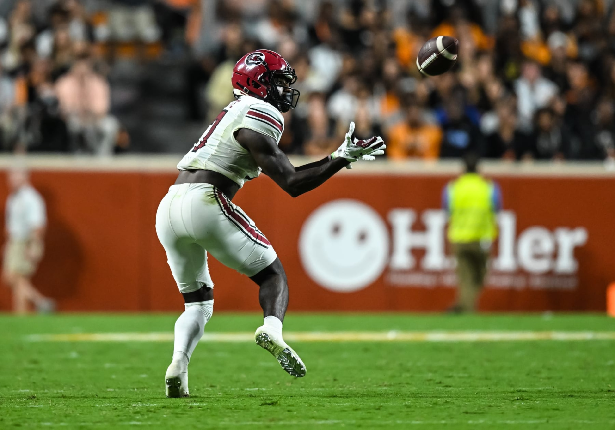 KNOXVILLE, TN - SEPTEMBER 30: South Carolina Gamecocks wide receiver Xavier Legette (17) catches a pass on a fake punt during a college football game between the Tennessee Volunteers and the South Carolina Gamecocks on September 30, 2023, at Neyland Stadium, in Knoxville, TN. (Photo by Bryan Lynn/Icon Sportswire via Getty Images) KNOXVILLE, TN - SEPTEMBER 30: South Carolina Gamecocks wide receiver Xavier Legette (17) catches a pass on a fake punt during a college football game between the Tennessee Volunteers and the South Carolina Gamecocks on September 30, 2023, at Neyland Stadium, in Knoxville, TN. (Photo by Bryan Lynn/Icon Sportswire via Getty Images)
