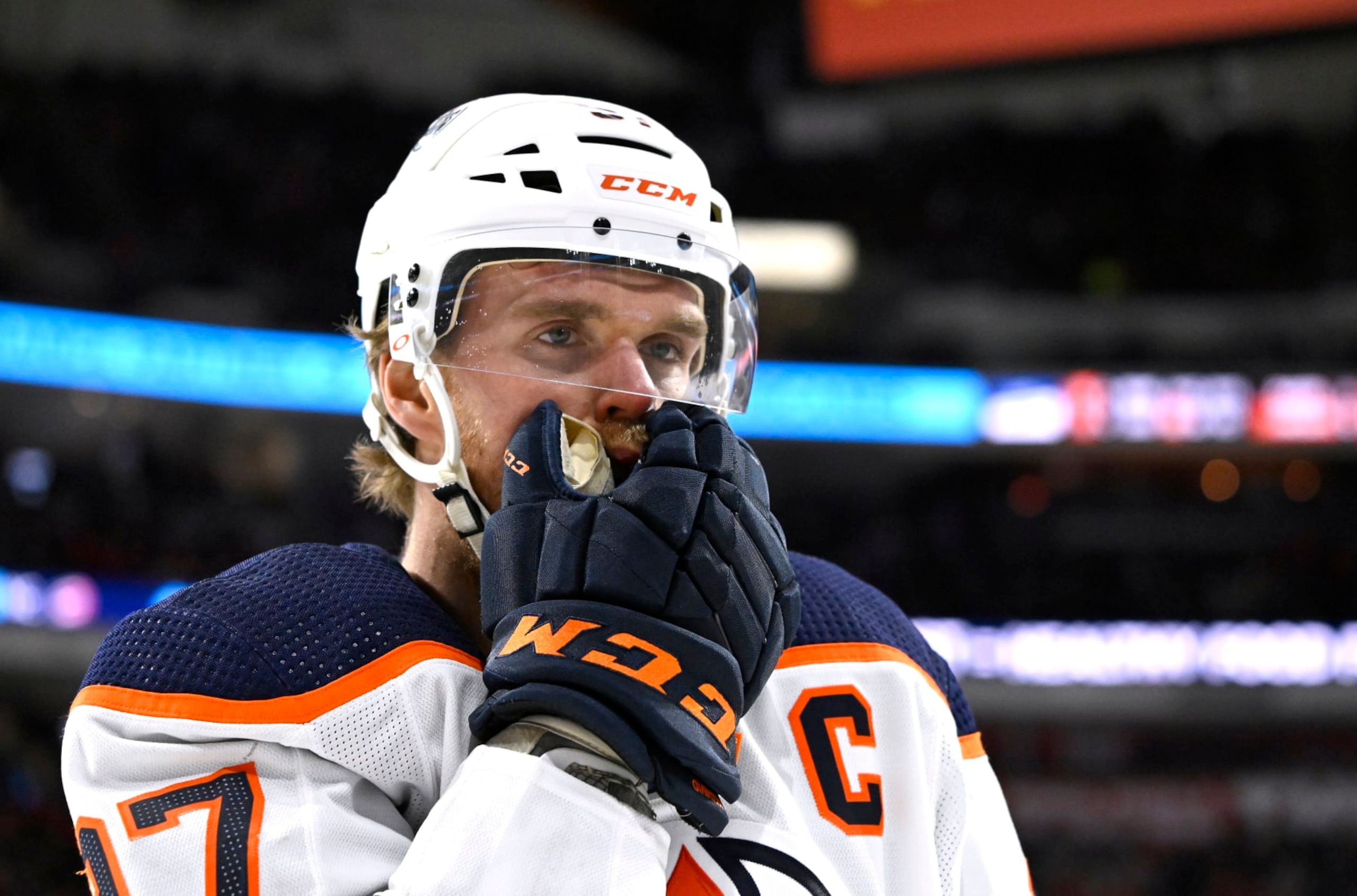 RALEIGH, NORTH CAROLINA - FEBRUARY 27: Connor McDavid #97 of the Edmonton Oilers leaves the ice with an injury during the first period of their game against the Carolina Hurricanes at PNC Arena on February 27, 2022 in Raleigh, North Carolina. (Photo by Grant Halverson/Getty Images) RALEIGH, NORTH CAROLINA - FEBRUARY 27: Connor McDavid #97 of the Edmonton Oilers leaves the ice with an injury during the first period of their game against the Carolina Hurricanes at PNC Arena on February 27, 2022 in Raleigh, North Carolina. (Photo by Grant Halverson/Getty Images)