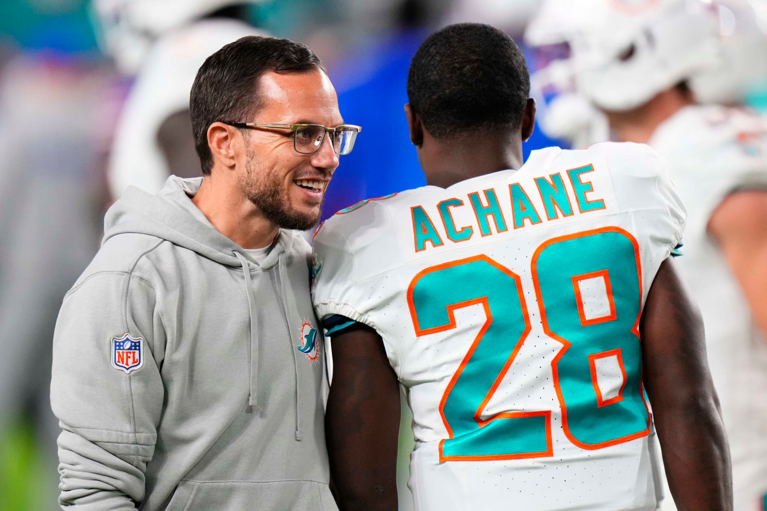 MIAMI GARDENS, FLORIDA - JANUARY 07: Head coach Mike McDaniel of the Miami Dolphins talks with De'Von Achane #28 prior to a game against the Buffalo Bills at Hard Rock Stadium on January 07, 2024 in Miami Gardens, Florida. (Photo by Rich Storry/Getty Images) MIAMI GARDENS, FLORIDA - JANUARY 07: Head coach Mike McDaniel of the Miami Dolphins talks with De'Von Achane #28 prior to a game against the Buffalo Bills at Hard Rock Stadium on January 07, 2024 in Miami Gardens, Florida. (Photo by Rich Storry/Getty Images)