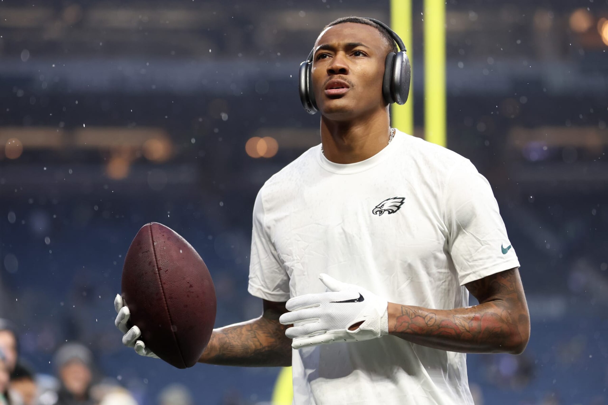 SEATTLE, WASHINGTON - DECEMBER 18: DeVonta Smith #6 of the Philadelphia Eagles warms up before a game against the Seattle Seahawks at Lumen Field on December 18, 2023 in Seattle, Washington. (Photo by Steph Chambers/Getty Images) SEATTLE, WASHINGTON - DECEMBER 18: DeVonta Smith #6 of the Philadelphia Eagles warms up before a game against the Seattle Seahawks at Lumen Field on December 18, 2023 in Seattle, Washington. (Photo by Steph Chambers/Getty Images)