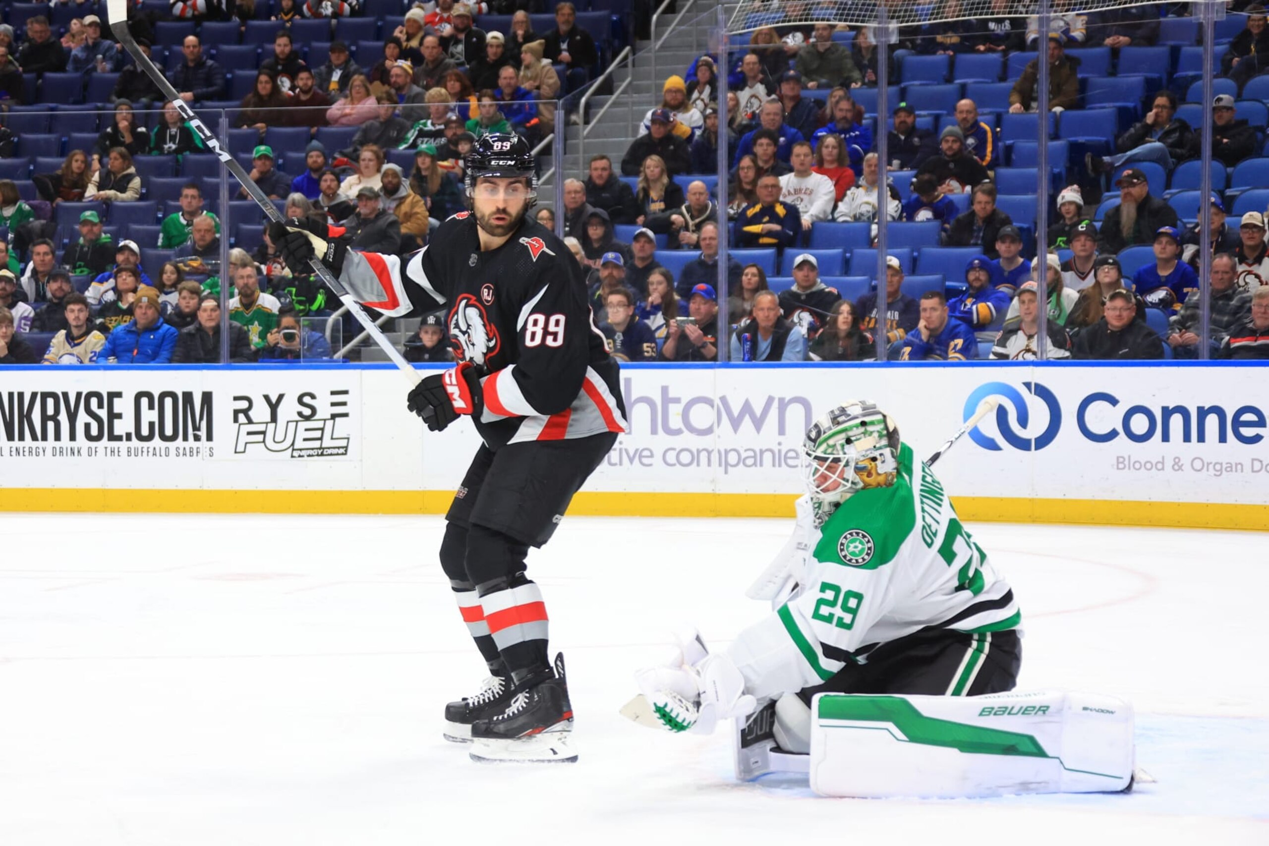 BUFFALO, NEW YORK - FEBRUARY 6: Jake Oettinger #29 of the Dallas Stars tends goal behind the screen of Alex Tuch #89 of the Buffalo Sabres during an NHL game on February 6, 2024 at KeyBank Center in Buffalo, New York. (Photo by Bill Wippert/NHLI via Getty Images) BUFFALO, NEW YORK - FEBRUARY 6: Jake Oettinger #29 of the Dallas Stars tends goal behind the screen of Alex Tuch #89 of the Buffalo Sabres during an NHL game on February 6, 2024 at KeyBank Center in Buffalo, New York. (Photo by Bill Wippert/NHLI via Getty Images)