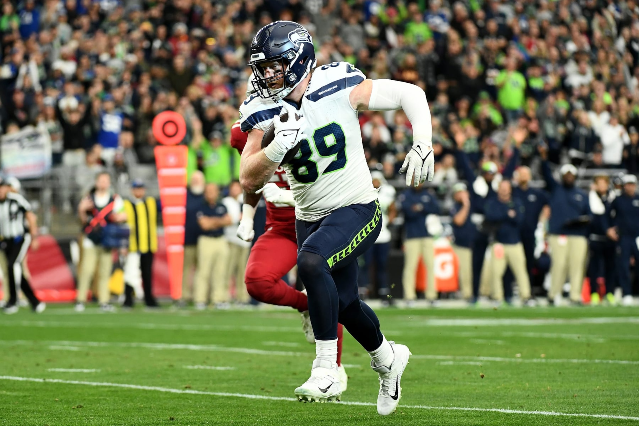GLENDALE, ARIZONA - JANUARY 07: Will Dissly #89 of the Seattle Seahawks runs with the ball during the second quarter against the Arizona Cardinals at State Farm Stadium on January 07, 2024 in Glendale, Arizona. (Photo by Jennifer Stewart/Getty Images)