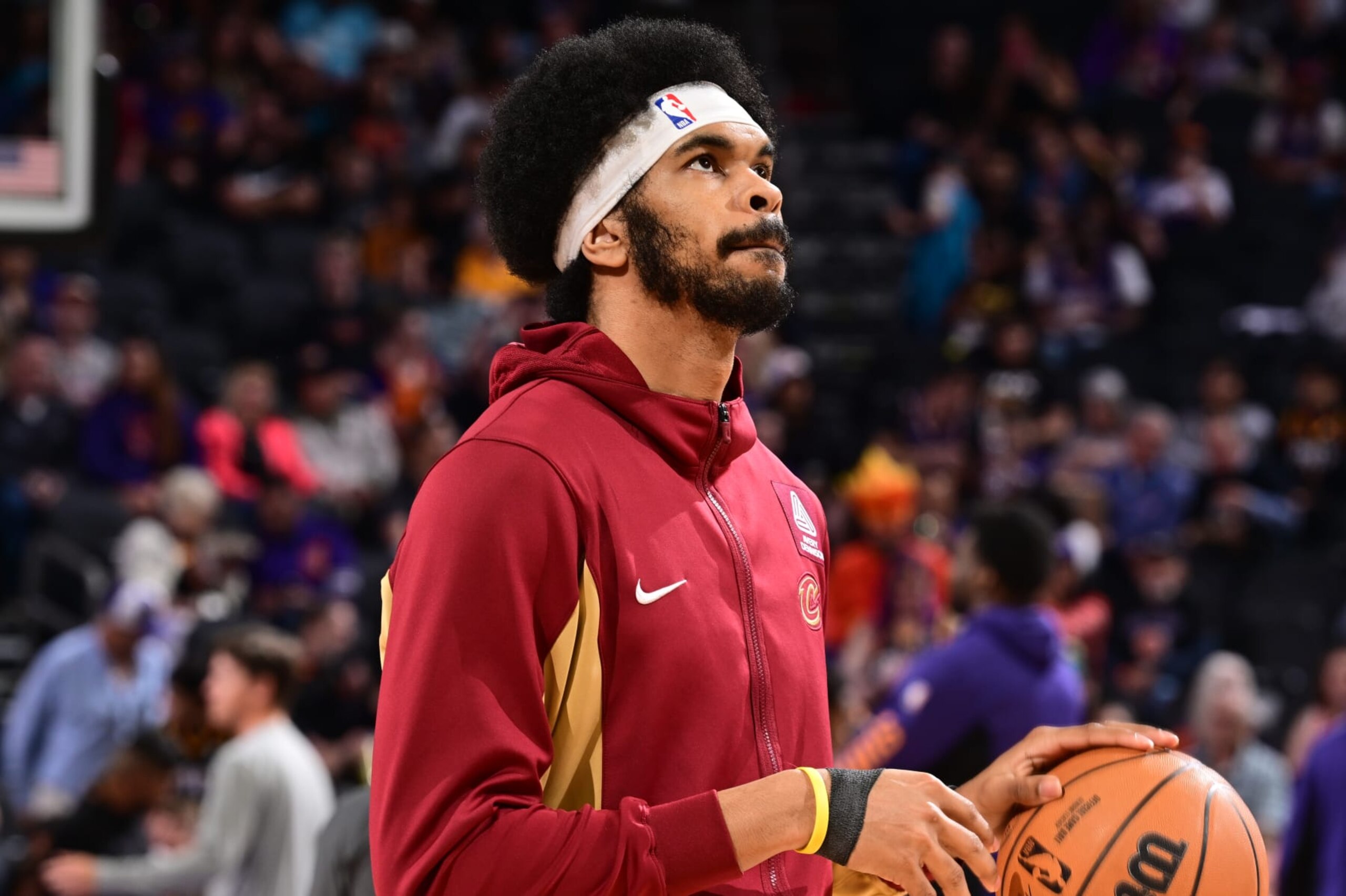 PHOENIX, AZ - APRIL  3: Jarrett Allen #31 of the Cleveland Cavaliers warms up before the game against the Phoenix Suns on April 3, 2024 at Footprint Center in Phoenix, Arizona. NOTE TO USER: User expressly acknowledges and agrees that, by downloading and or using this photograph, user is consenting to the terms and conditions of the Getty Images License Agreement. Mandatory Copyright Notice: Copyright 2024 NBAE (Photo by Kate Frese/NBAE via Getty Images)