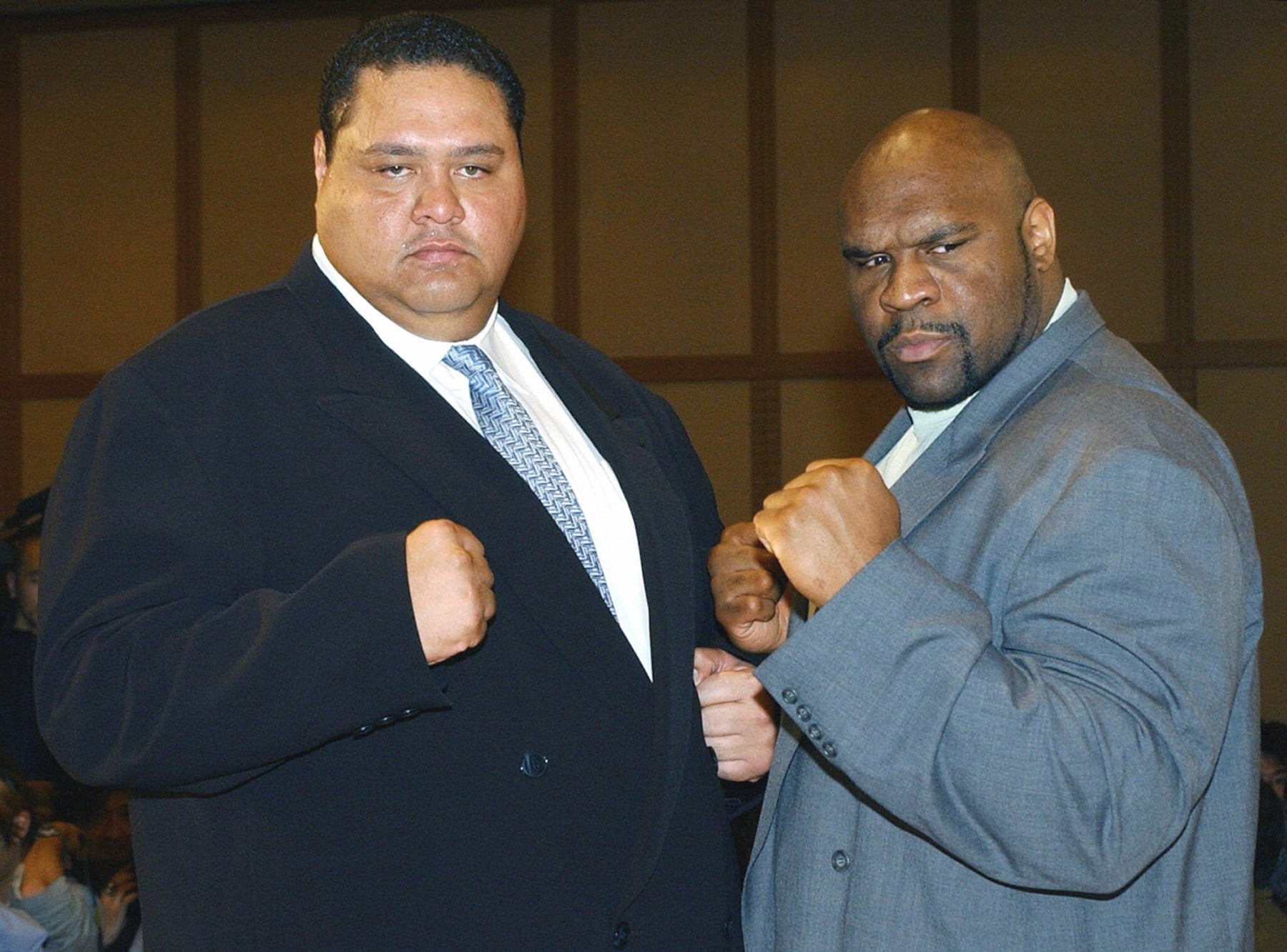TOKYO, JAPAN:  Taro Akebono (L), Japan's first foreign-born sumo grand champion, and American K-1 fighter Bob Sapp make a fighting pose during a news conference at a Tokyo hotel, 06 November 2003. The 34-year-old Hawaiian-born Akebono said that he left the traditional world of the national sport to become a fighter in the violent karate-based combat sport, called "K-1".      AFP PHOTO/JIJI PRESS  (Photo credit should read AFP/AFP via Getty Images)