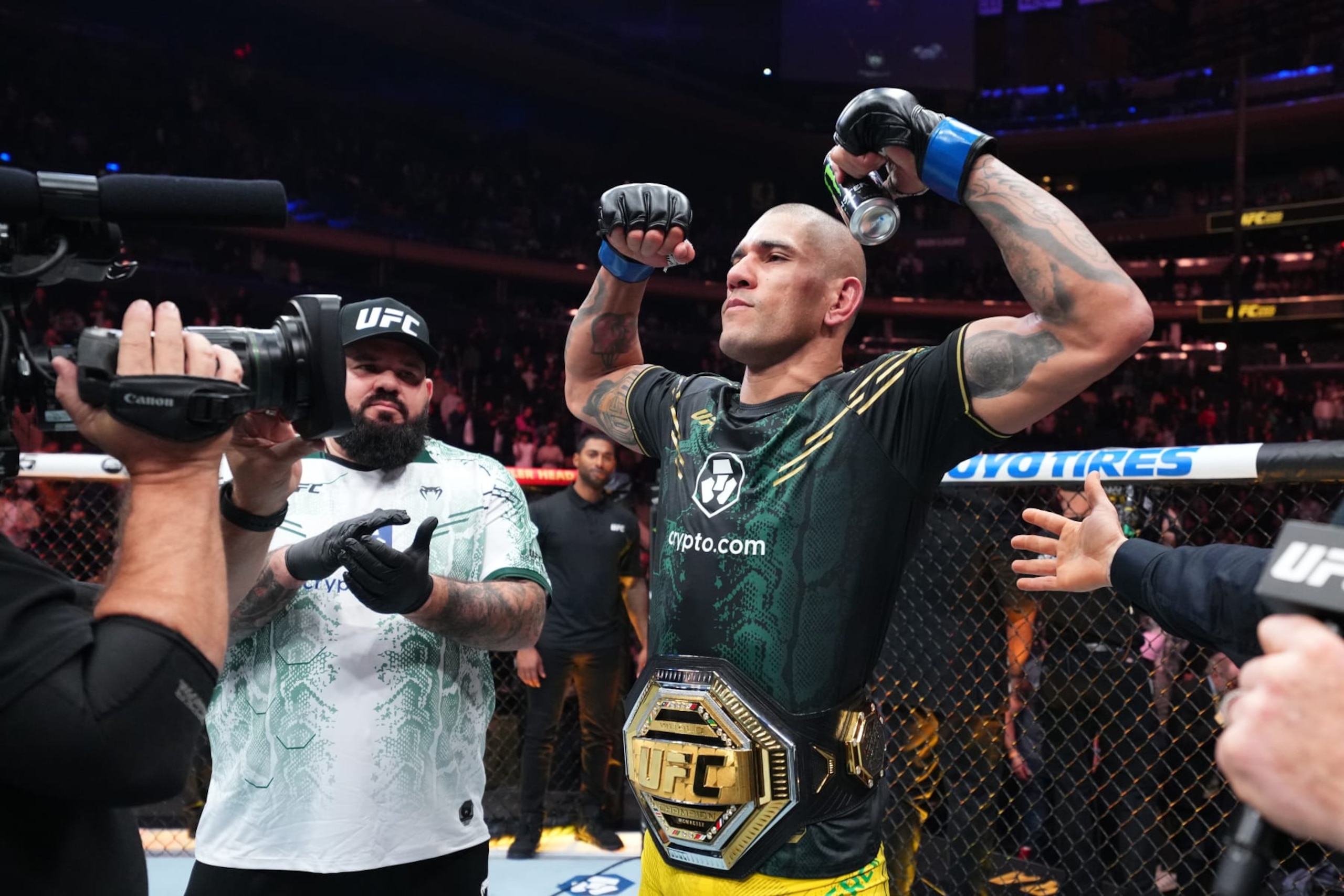 Alex Pereira claimed the UFC light heavyweight title with a knockout of Jiri Prochazka. 