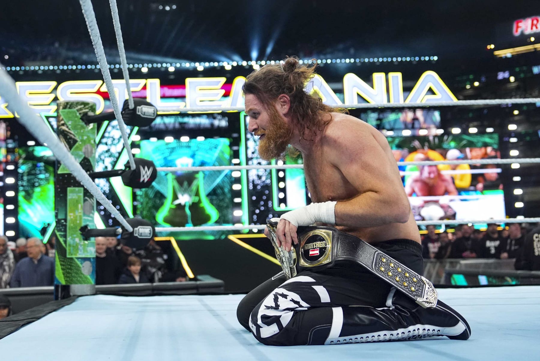 PHILADELPHIA, PENNSYLVANIA - APRIL 06: Sami Zayn defeats GUNTHER to win the WWE Intercontinental Championship during Night One of WrestleMania 40 at Lincoln Financial Field on April 6, 2024 in Philadelphia, Pennsylvania. (Photo by WWE/Getty Images)