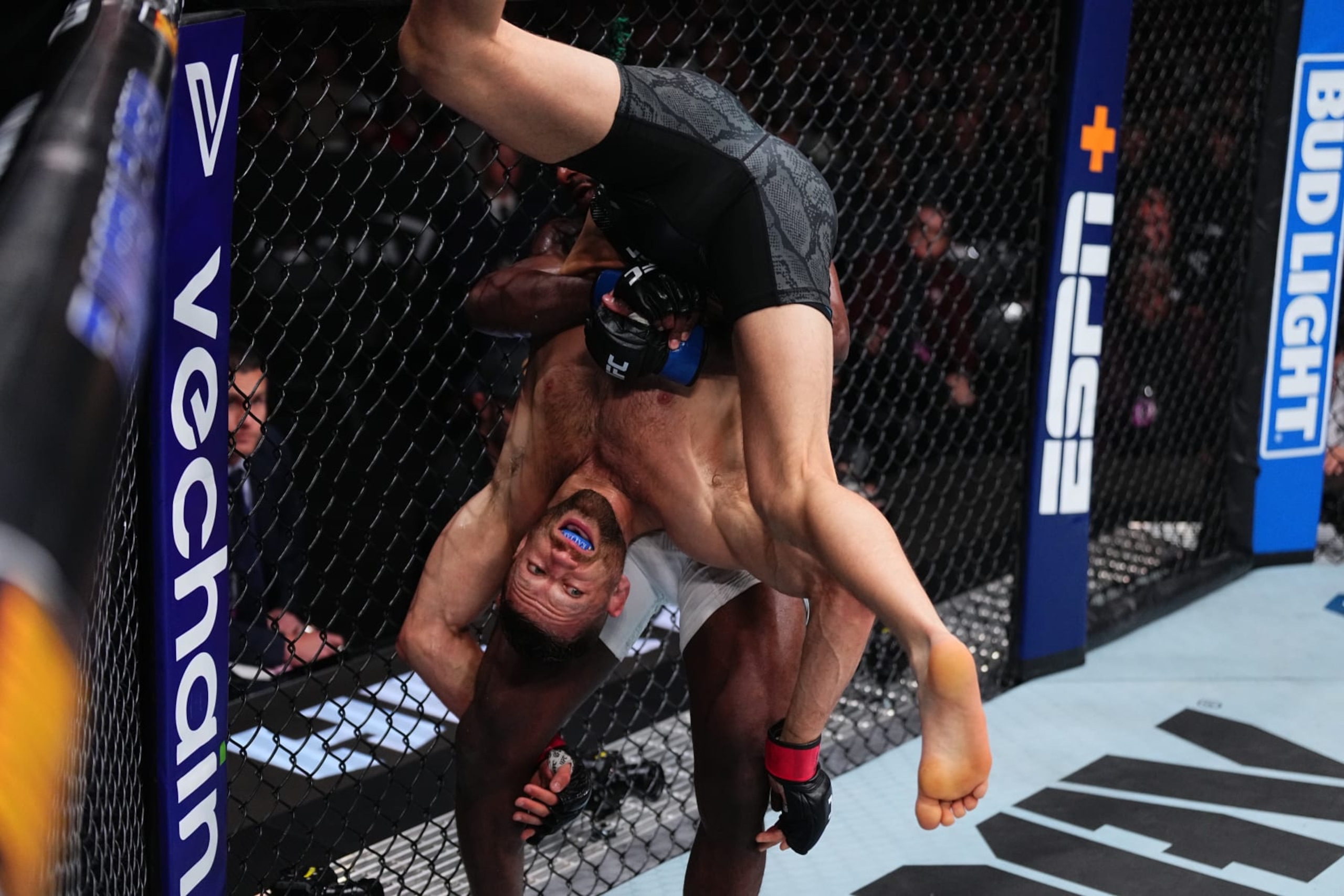 Aljamain Sterling slams Calvin Kattar at UFC 300