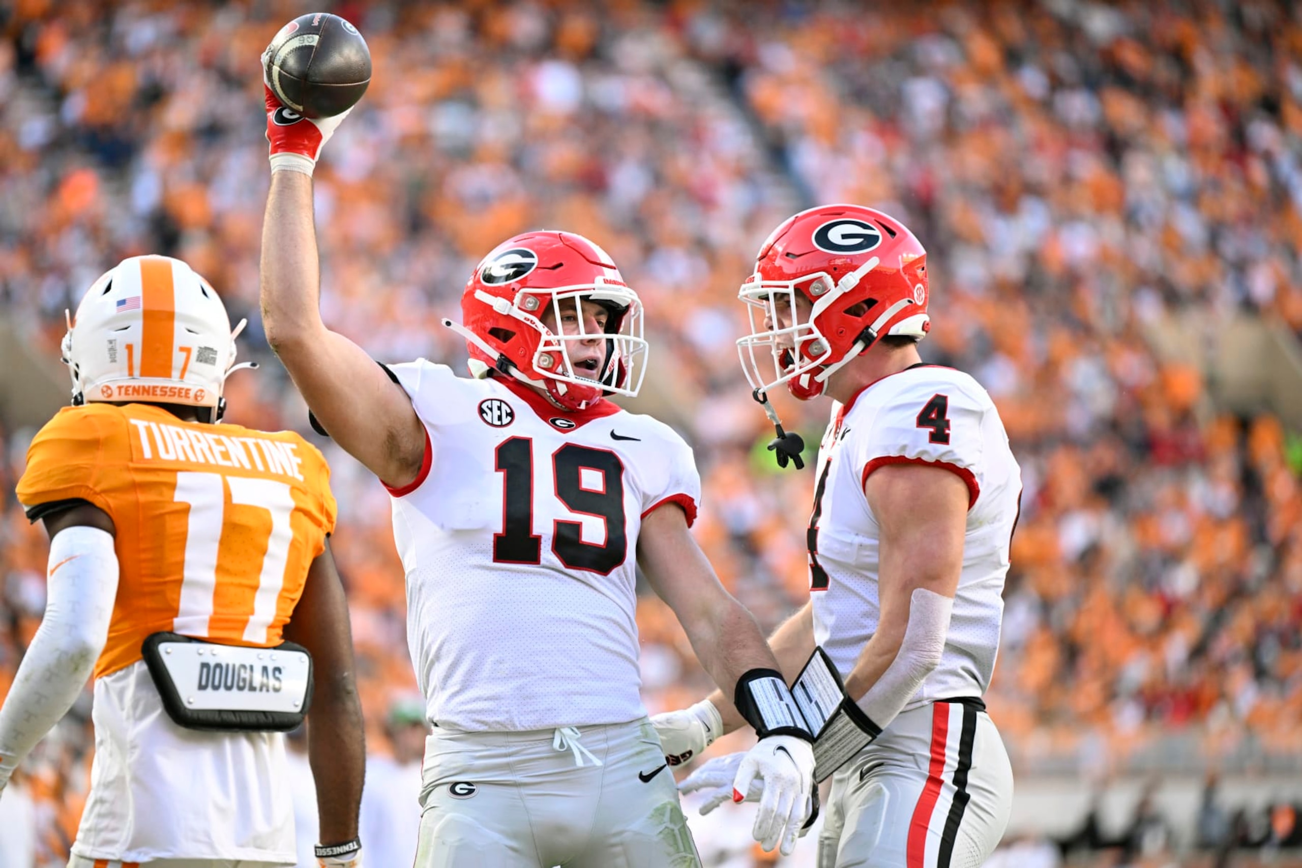 KNOXVILLE, TENNESSEE - NOVEMBER 18: Brock Bowers #19 of the Georgia Bulldogs celebrates a touchdown against the Tennessee Volunteers in the second quarter at Neyland Stadium on November 18, 2023 in Knoxville, Tennessee. (Photo by Eakin Howard/Getty Images) KNOXVILLE, TENNESSEE - NOVEMBER 18: Brock Bowers #19 of the Georgia Bulldogs celebrates a touchdown against the Tennessee Volunteers in the second quarter at Neyland Stadium on November 18, 2023 in Knoxville, Tennessee. (Photo by Eakin Howard/Getty Images)